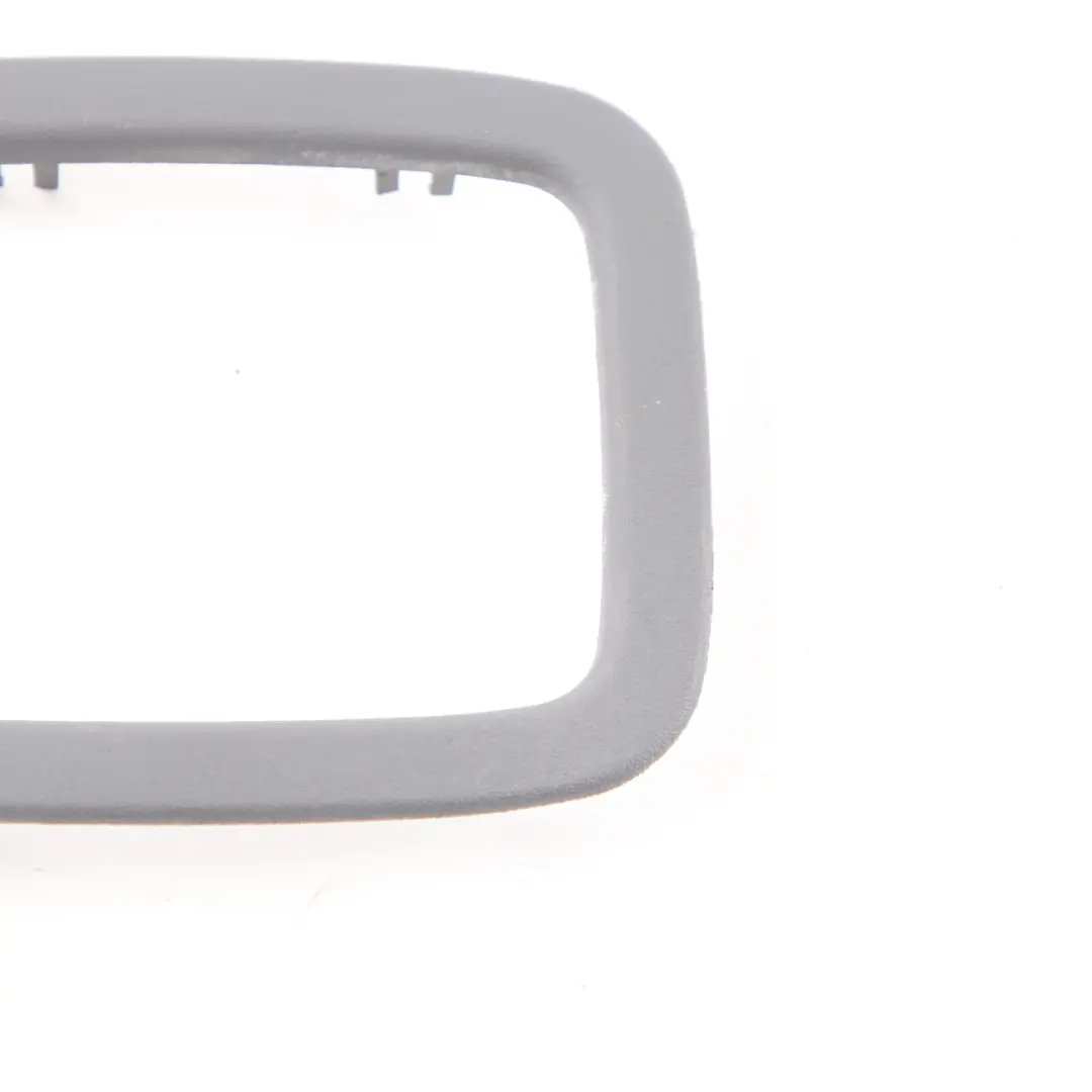 Mercedes W639 Poignée de hayon de coffre Cache garniture Cadre Gris - SKU A6397470087 - Numéro de pièce A6397470087