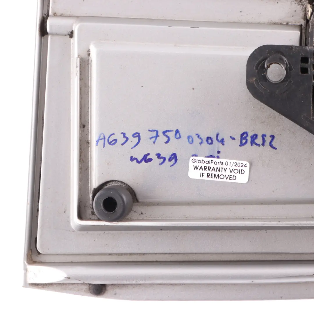 Kraftstofftankklappe Abdeckung A6397540034 Brillant Silber für Mercedes Vito W639 mit Teilenummer A6397500304 Mercedes Vito W639 Kraftstofftankklappe Abdeckung A6397540034 Brillant Silber - SKU A6397500304-BRS2 - Teilenummer A6397500304