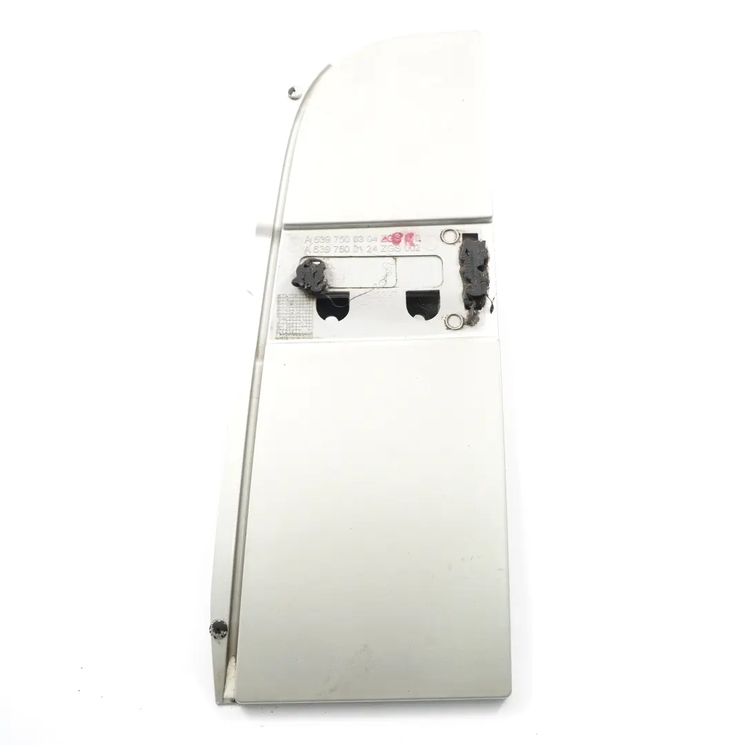 Couvercle trappe à carburant A639750304 Brilliant Silver 9744 pour Mercedes Vito W639 à propos du numéro de pièce A6397540034 Mercedes Vito W639 Couvercle trappe à carburant A639750304 Brilliant Silver 9744 - SKU A6397500304-BRS3 - Numéro de pièce A6397540034