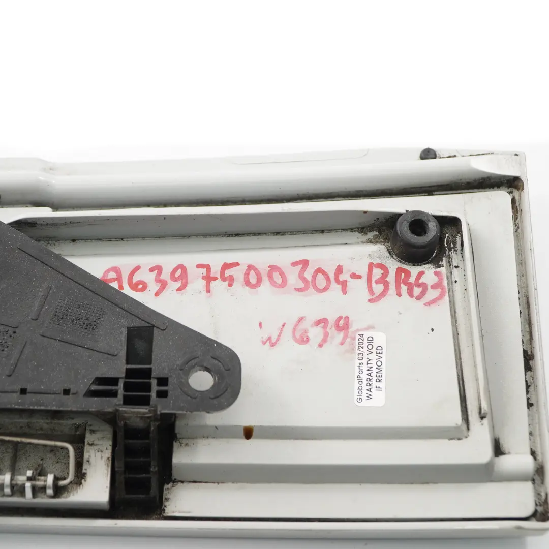 Klapka Wlewu Paliwa A639750304 Brilliant Silver 9744 do Mercedes Vito W639 o numerze A6397540034 Mercedes Vito W639 Klapka Wlewu Paliwa A639750304 Brilliant Silver 9744 - SKU A6397500304-BRS3 - Numer Części A6397540034