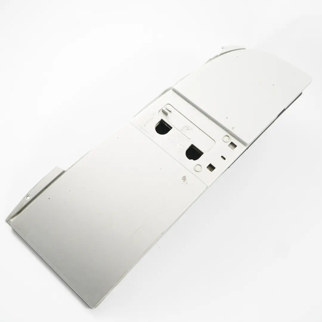 Couvercle de trappe à carburant A6397540034 Brilliant Silver pour Mercedes Vito W639 à propos du numéro de pièce A6397500304 Mercedes Vito W639 Couvercle de trappe à carburant A6397540034 Brilliant Silver - SKU A6397500304-BRS - Numéro de pièce A6397500304