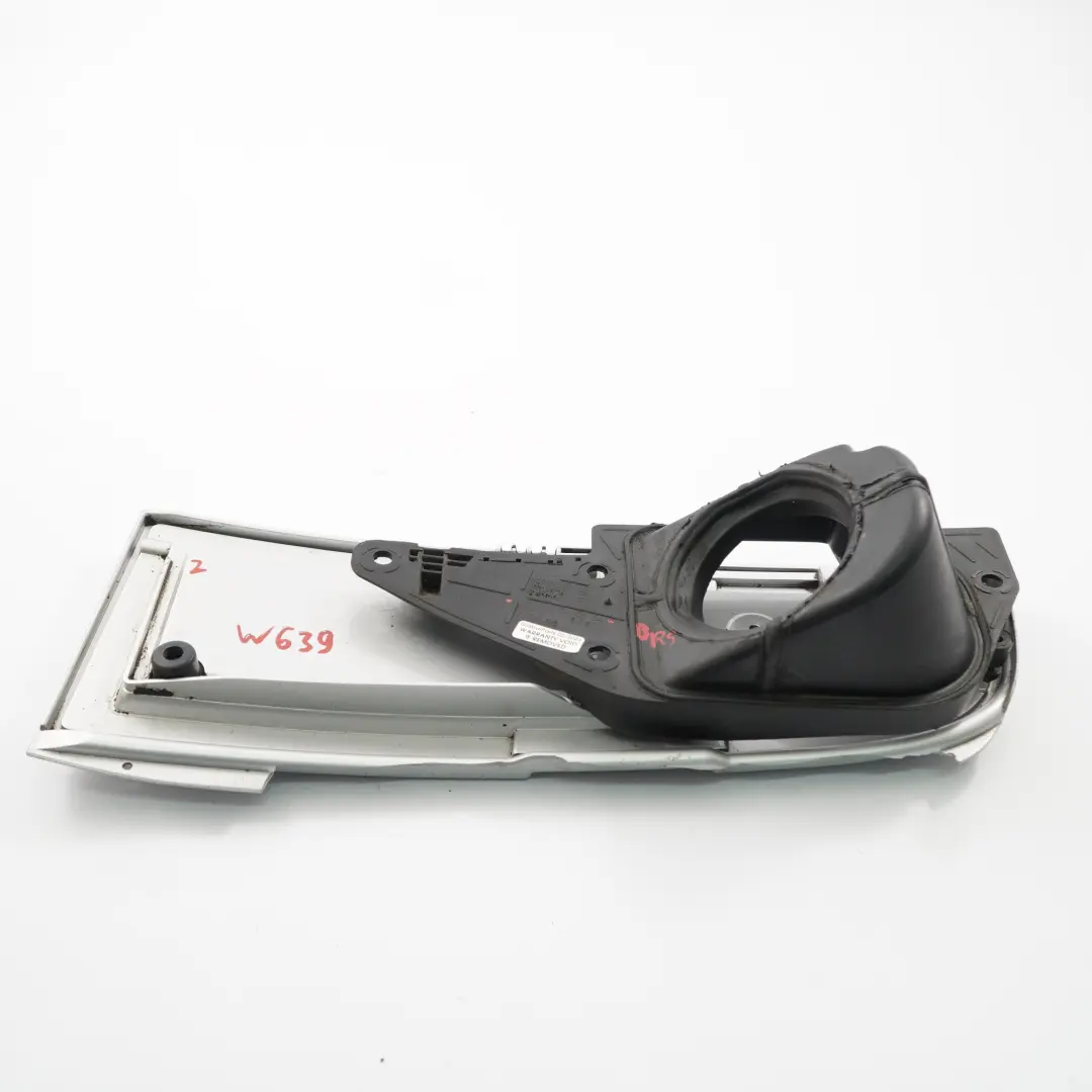 Klapka Wlewu Paliwa Brilliant Silver Srebrny Metalik - 9744 do Mercedes W639 o numerze A6397500304 Mercedes W639 Klapka Wlewu Paliwa Brilliant Silver Srebrny Metalik - 9744 - SKU A6397500304-BRS - Numer Części A6397500304