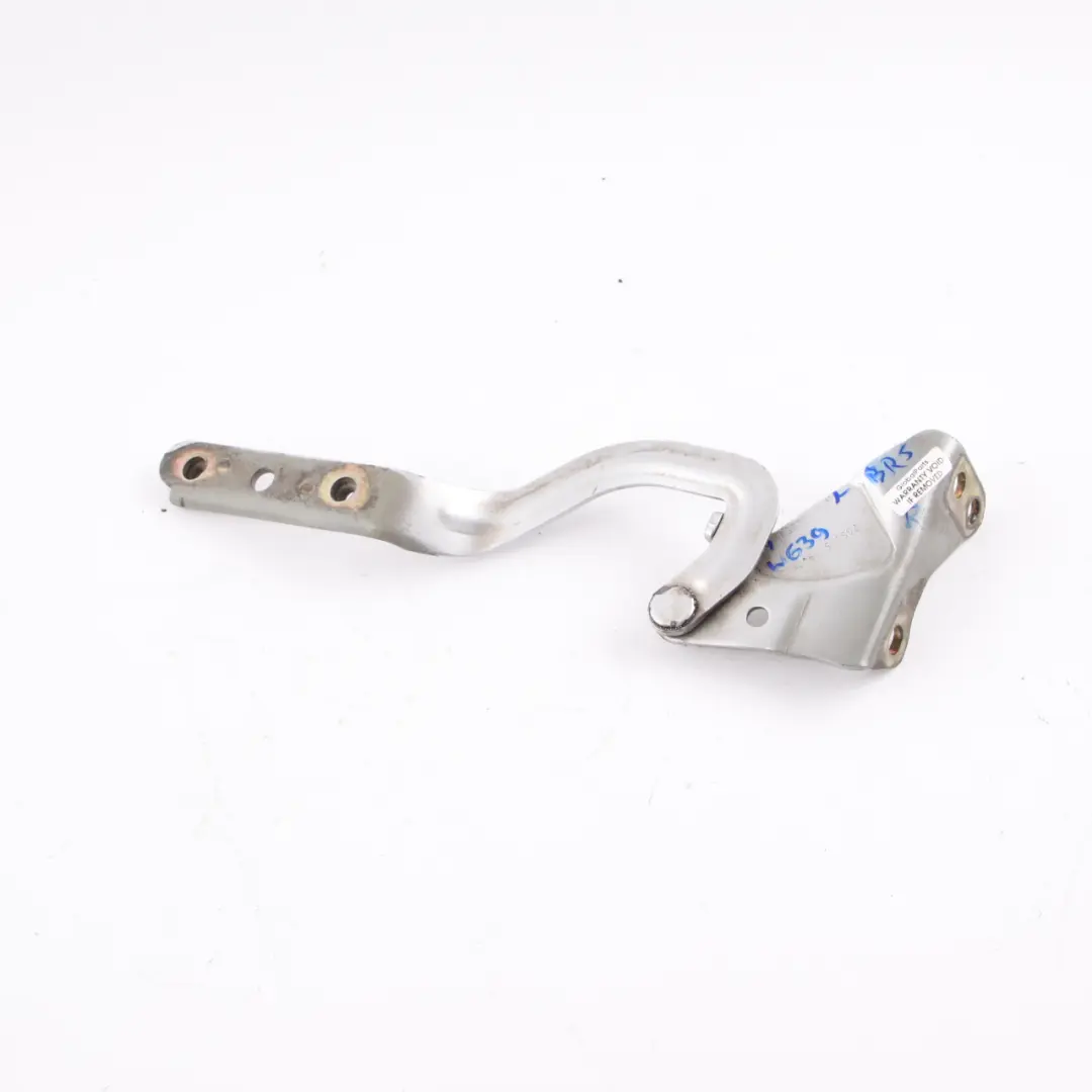 Capo Bisagra Derecha Brilliant Silver - 9744 para Mercedes Vito W639 con número de pieza A6397500351 Mercedes Vito W639 Capo Bisagra Derecha Brilliant Silver - 9744 - SKU A6397500351-BRS - Número de pieza A6397500351