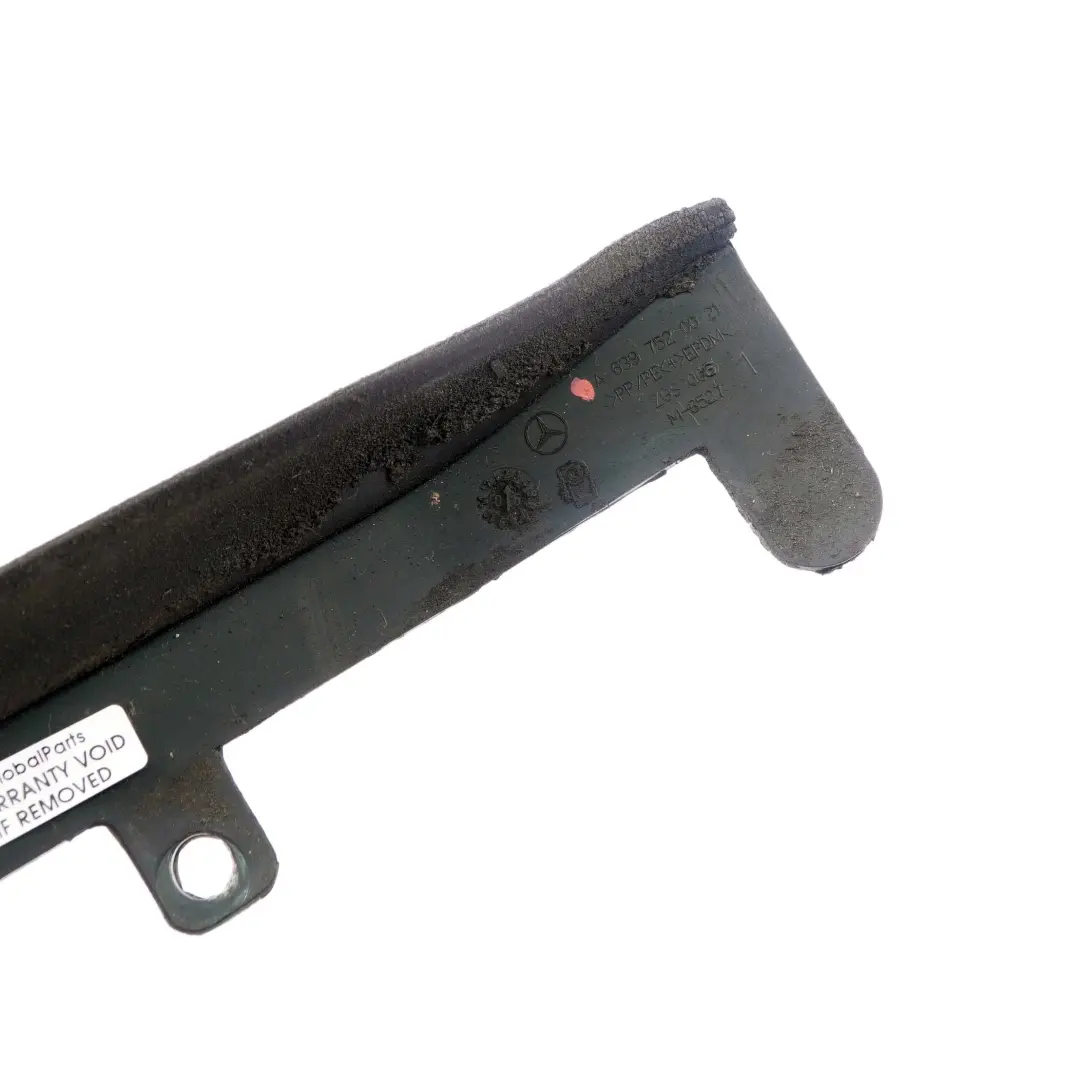 Panneau de recouvrement de la trappe a essence pour Mercedes Vito W639 à propos du numéro de pièce A6397520021 Mercedes Vito W639 Panneau de recouvrement de la trappe a essence - SKU A6397520021 - Numéro de pièce A6397520021