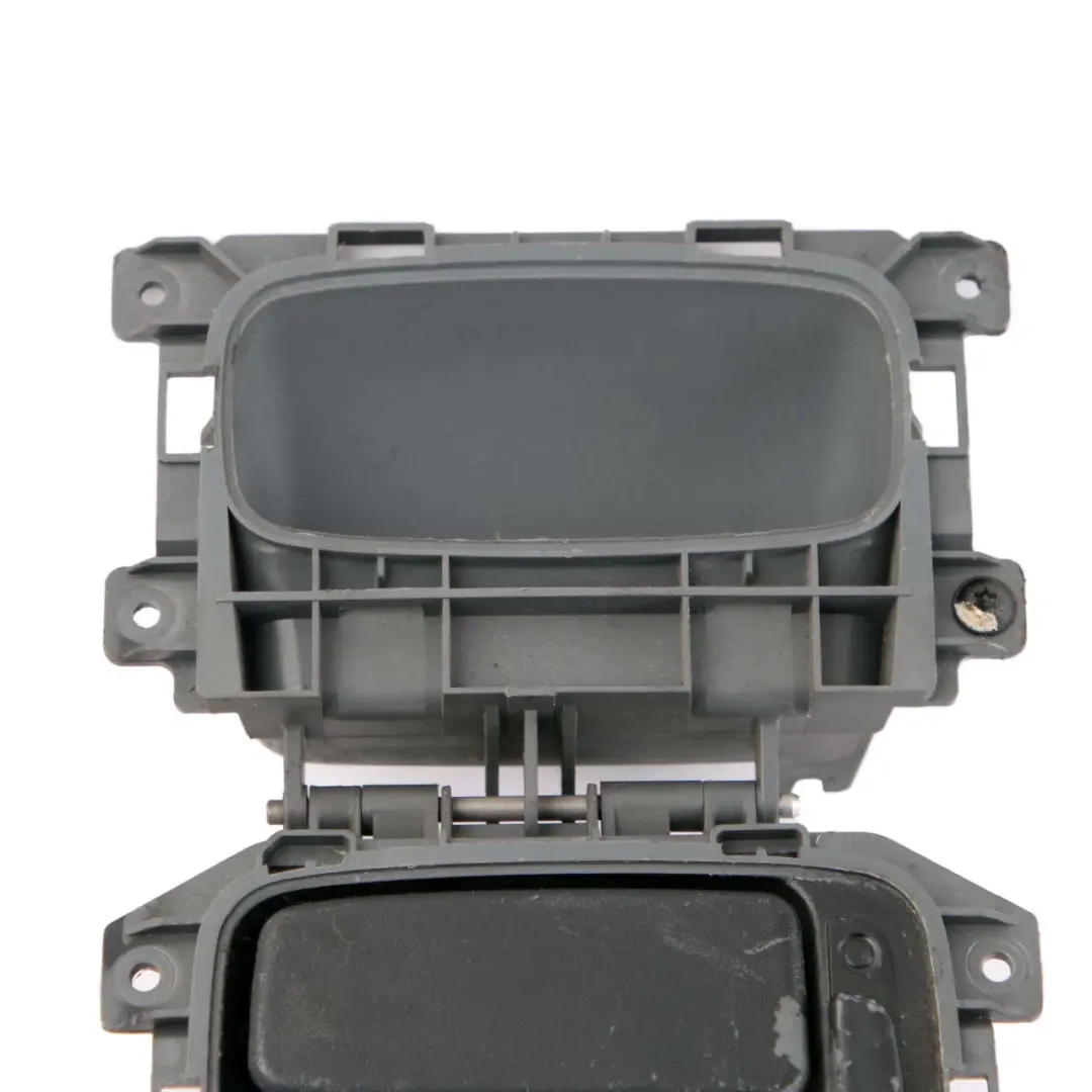 Portellone posteriore bagagliaio bagagliaio maniglia interna presa per Mercedes W639 con numero di parte A6397600061 Mercedes W639 Portellone posteriore bagagliaio bagagliaio maniglia interna presa - SKU A6397600061 - Numero di parte A6397600061