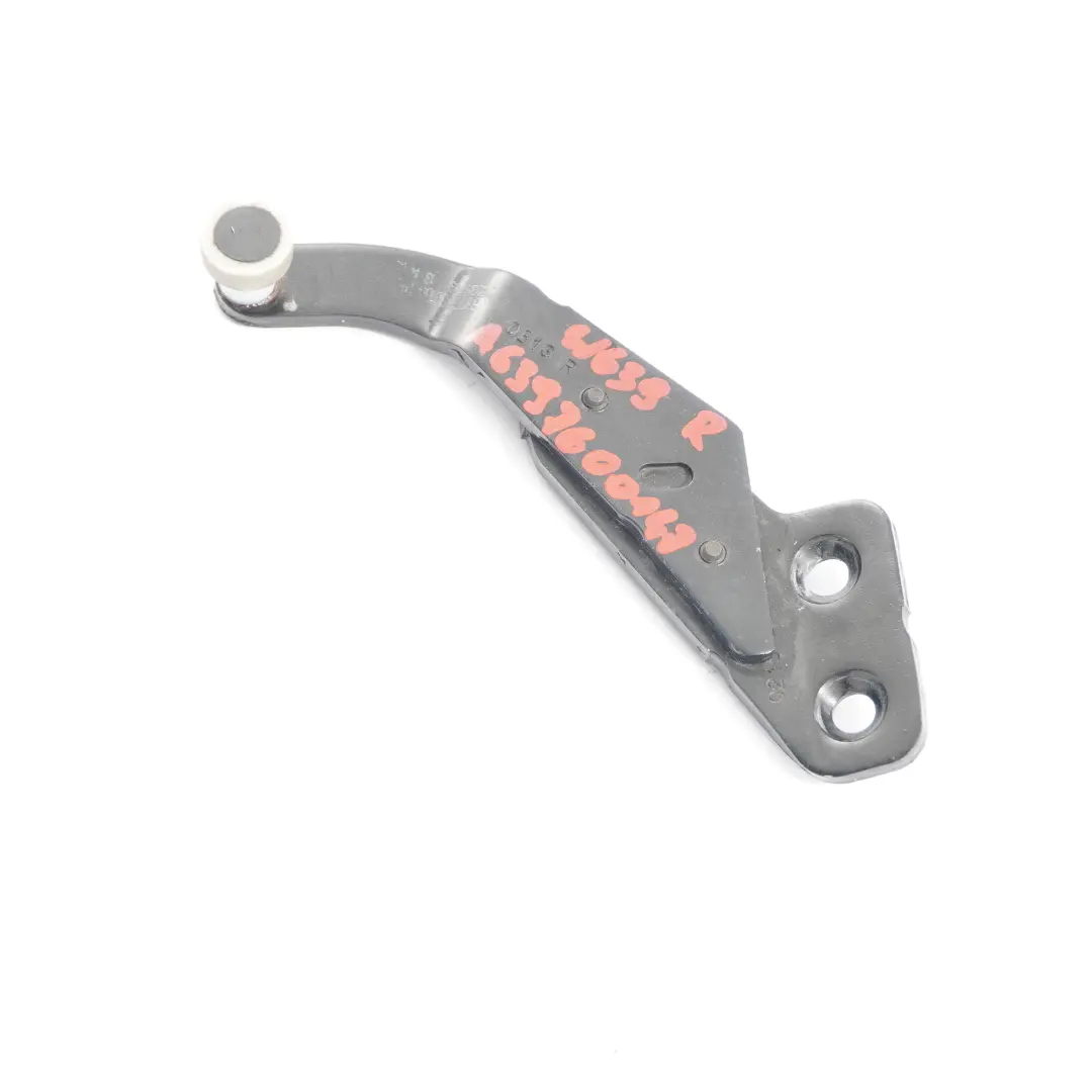 Puerta Trasera Superior Rodillo Bisagra para Mercedes Viano W639 con número de pieza A6397600147 Mercedes Viano W639 Puerta Trasera Superior Rodillo Bisagra - SKU A6397600147 - Número de pieza A6397600147