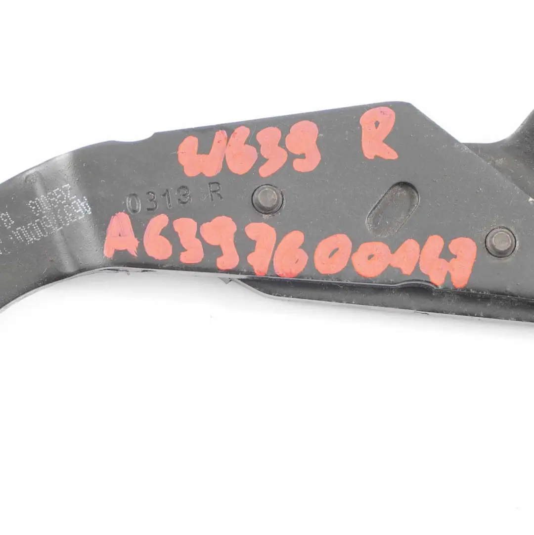 Charnière Rouleau Supérieure Droite Coulissante pour Mercedes Vito W639 à propos du numéro de pièce A6397600147 Mercedes Vito W639 Charnière Rouleau Supérieure Droite Coulissante - SKU A6397600147 - Numéro de pièce A6397600147