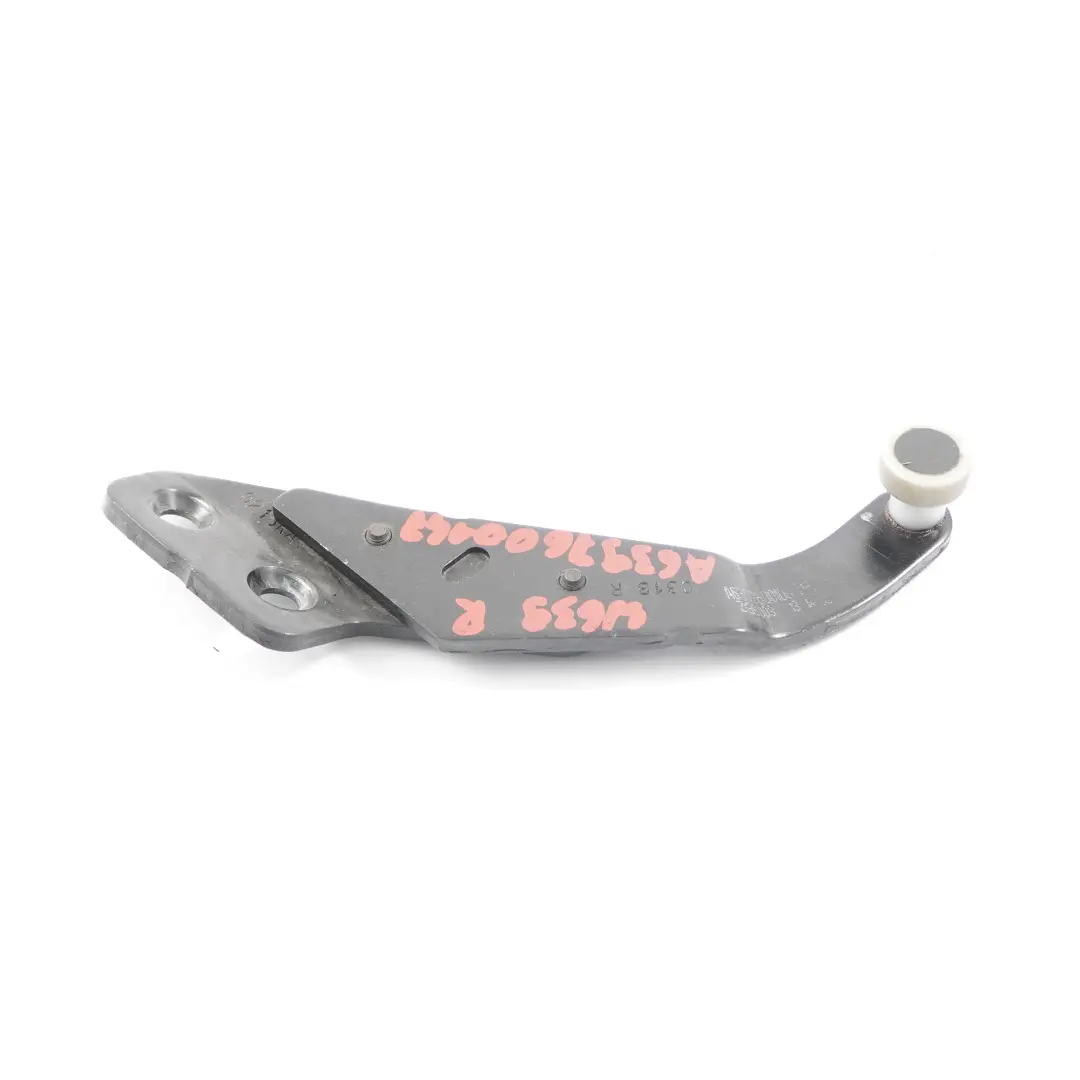 Charnière Rouleau Supérieure Droite Coulissante pour Mercedes Vito W639 à propos du numéro de pièce A6397600147 Mercedes Vito W639 Charnière Rouleau Supérieure Droite Coulissante - SKU A6397600147 - Numéro de pièce A6397600147