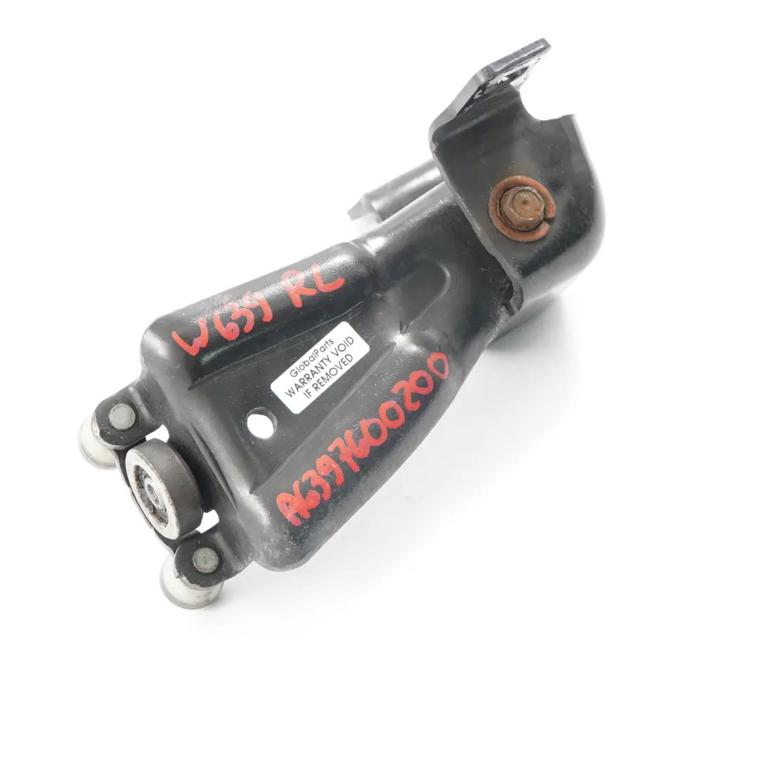 Hintere Schiebetür Zentral Links Rollenbandscharnier für Mercedes Vito W639 mit Teilenummer A6397600200 Mercedes Vito W639 Hintere Schiebetür Zentral Links Rollenbandscharnier - SKU A6397600200 - Teilenummer A6397600200