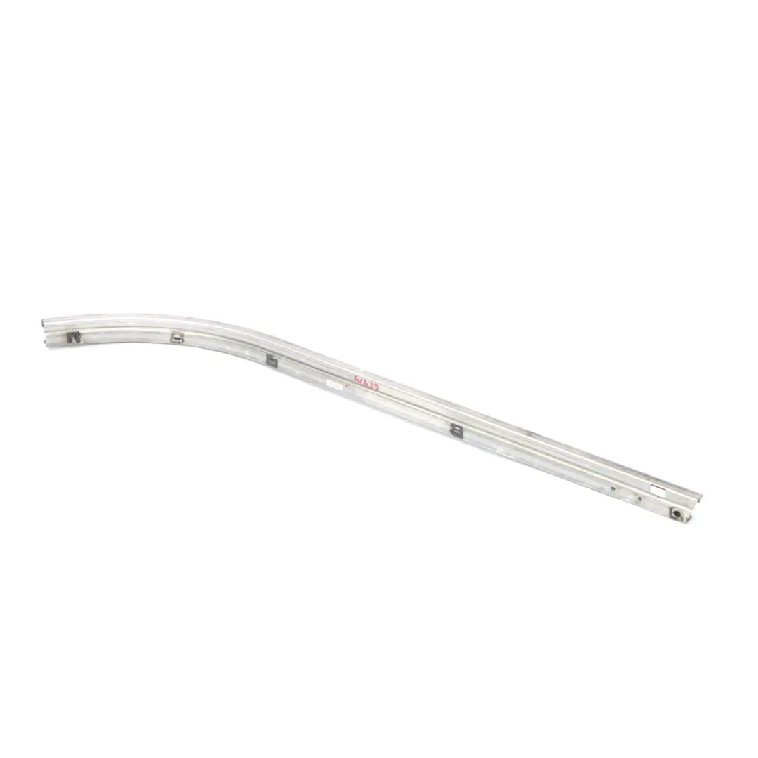 Mercedes W639 Porta scorrevole posteriore destra Guida inferiore - SKU A6397600335 - Numero di parte A6397600335