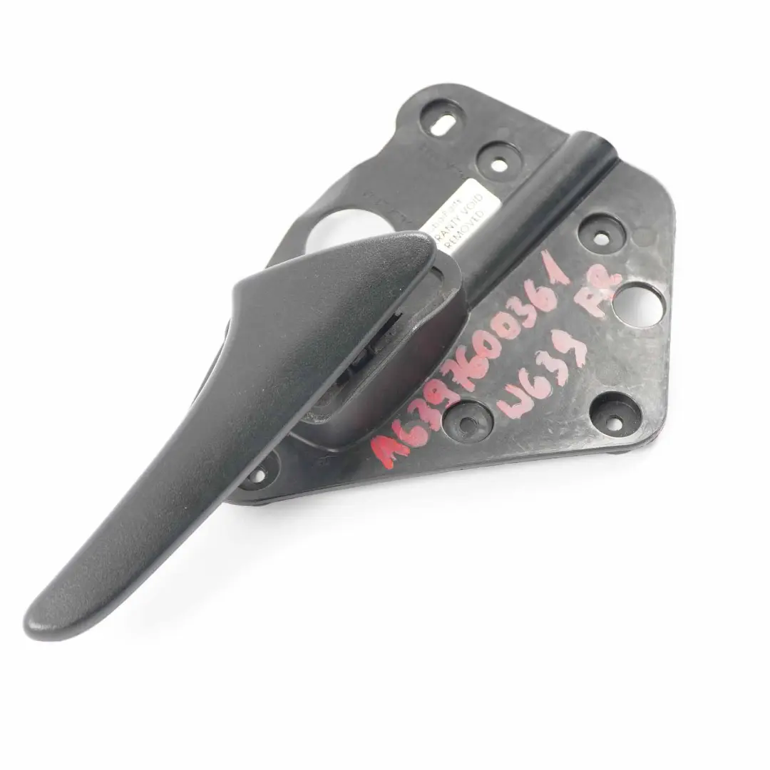 Scheda Porta Maniglia Afferrare Interno Anteriore Destro per Mercedes Vito W639 con numero di parte A6397600361 Mercedes Vito W639 Scheda Porta Maniglia Afferrare Interno Anteriore Destro - SKU A6397600361 - Numero di parte A6397600361
