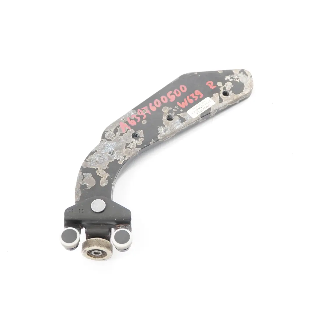 Mercedes Vito W639 Porte coulissante bas droite galet poulie guide chariot - SKU A6397600500 - Numéro de pièce A6397600500