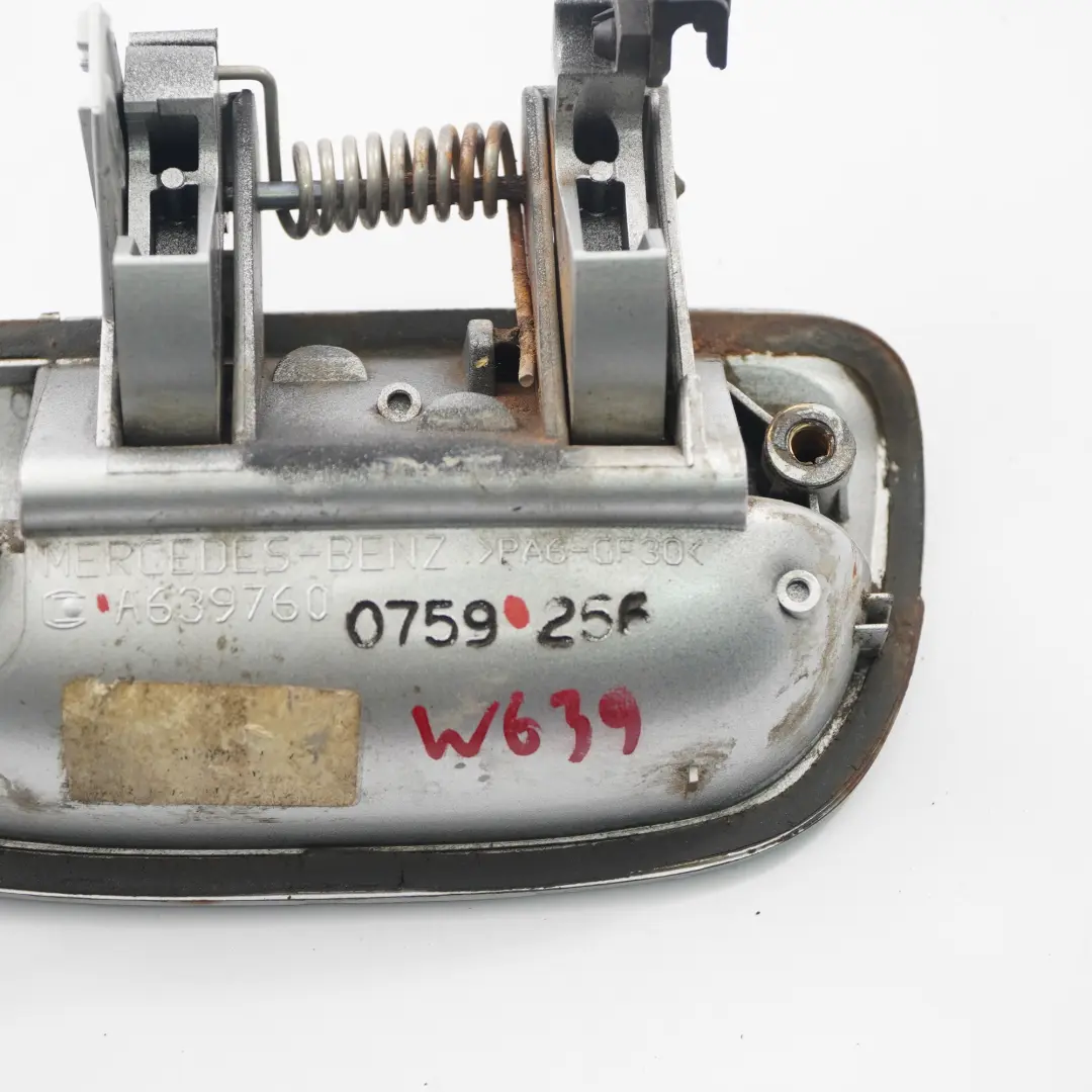 Heck klappe Kofferraum Entriegelung Außen griff für Mercedes Vito W639 mit Teilenummer A6397600759 Mercedes Vito W639 Heck klappe Kofferraum Entriegelung Außen griff - SKU A6397600759 - Teilenummer A6397600759