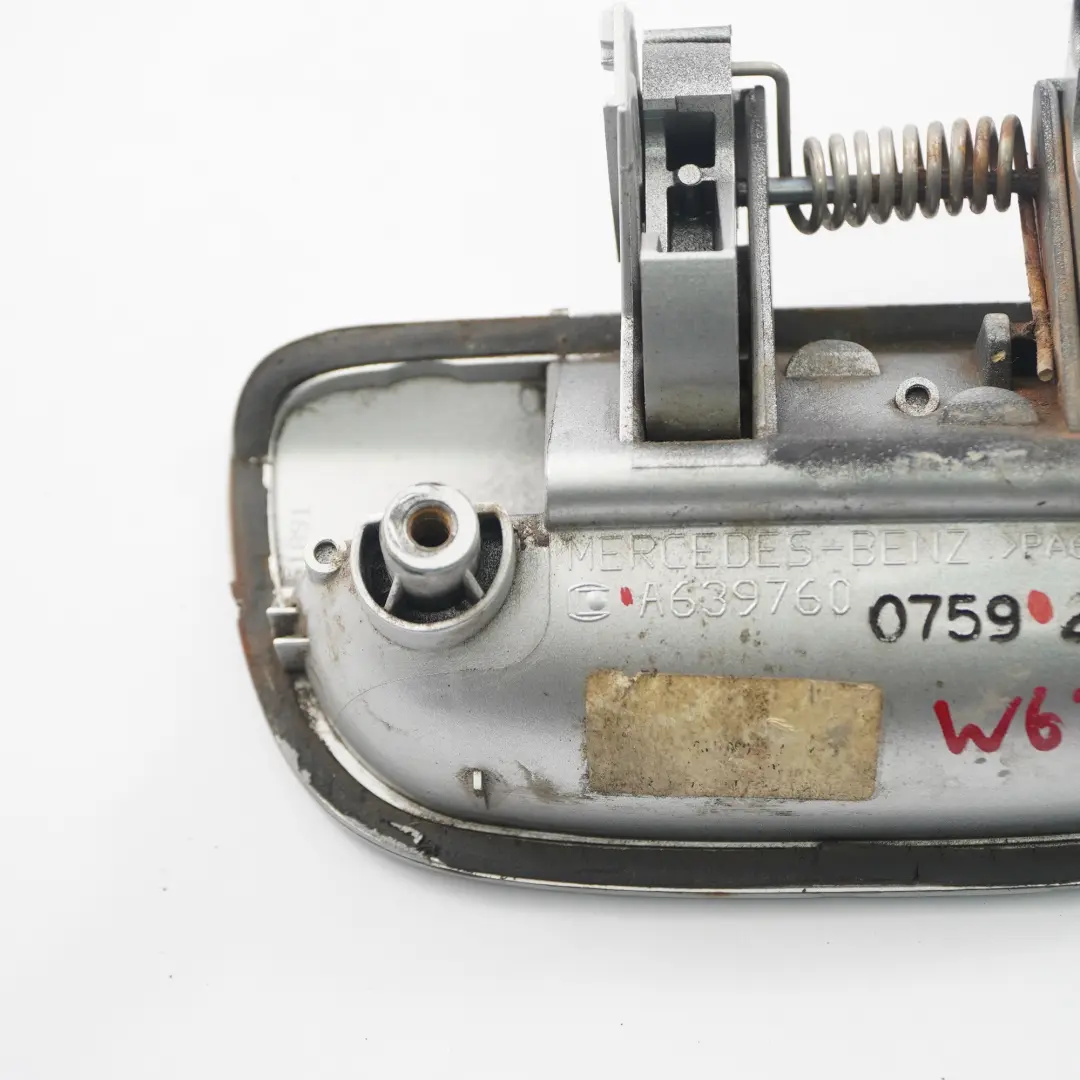Heck klappe Kofferraum Entriegelung Außen griff für Mercedes Vito W639 mit Teilenummer A6397600759 Mercedes Vito W639 Heck klappe Kofferraum Entriegelung Außen griff - SKU A6397600759 - Teilenummer A6397600759