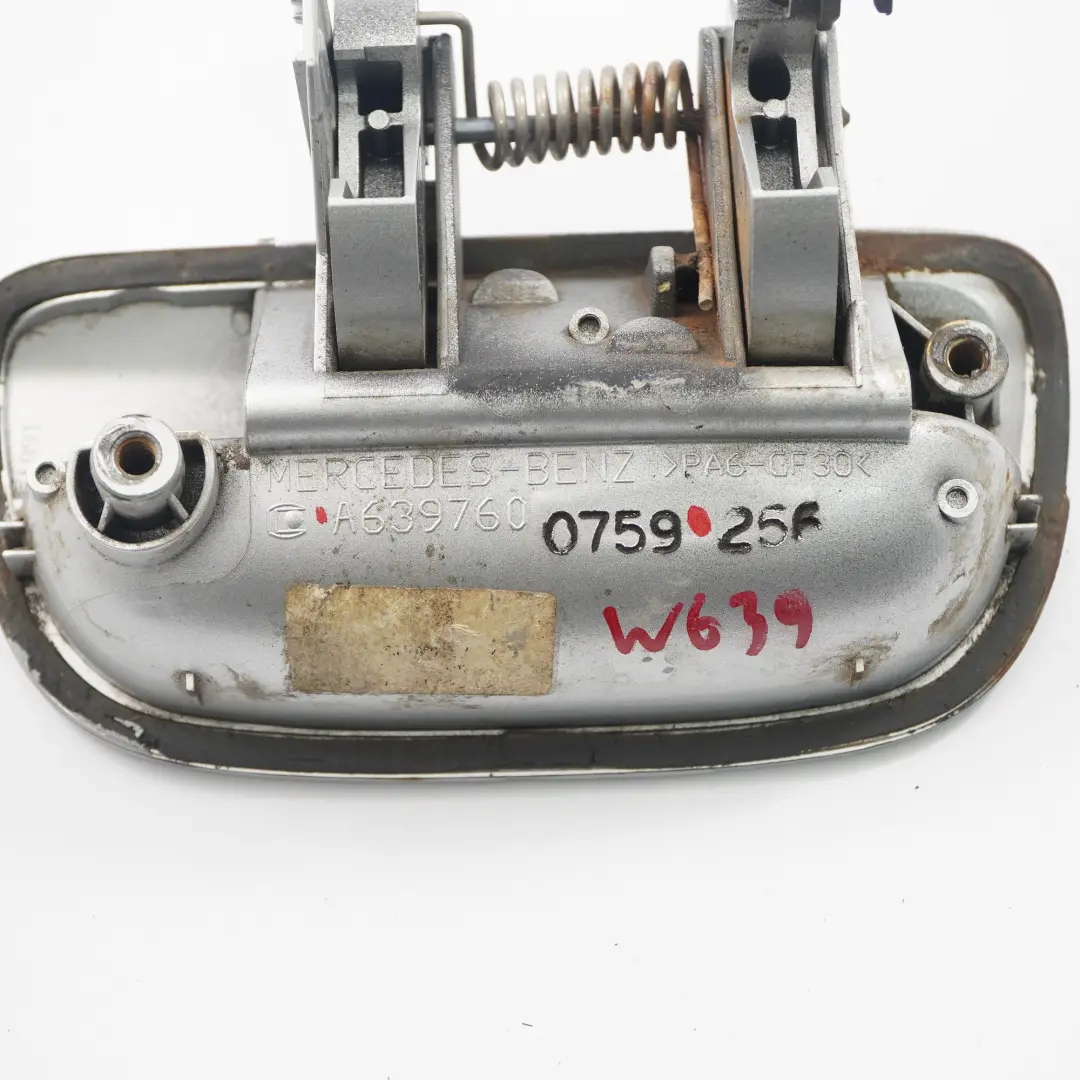 Heck klappe Kofferraum Entriegelung Außen griff für Mercedes Vito W639 mit Teilenummer A6397600759 Mercedes Vito W639 Heck klappe Kofferraum Entriegelung Außen griff - SKU A6397600759 - Teilenummer A6397600759