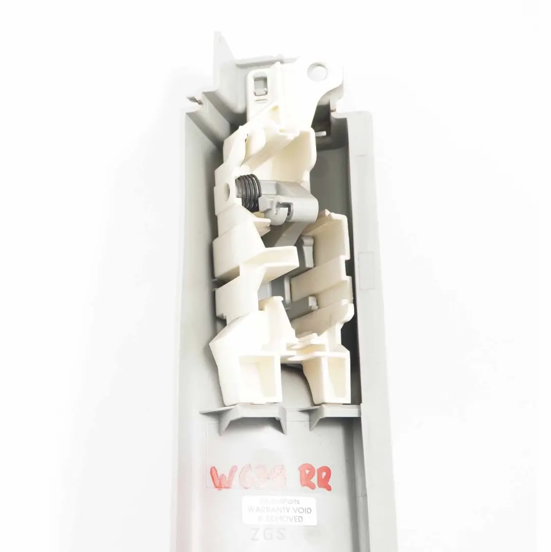 Puerta Corredera Trasera Derecha Tirador Interior para Mercedes Vito Viano W639 con número de pieza A6397601261 Mercedes Vito Viano W639 Puerta Corredera Trasera Derecha Tirador Interior - SKU A6397601261 - Número de pieza A6397601261