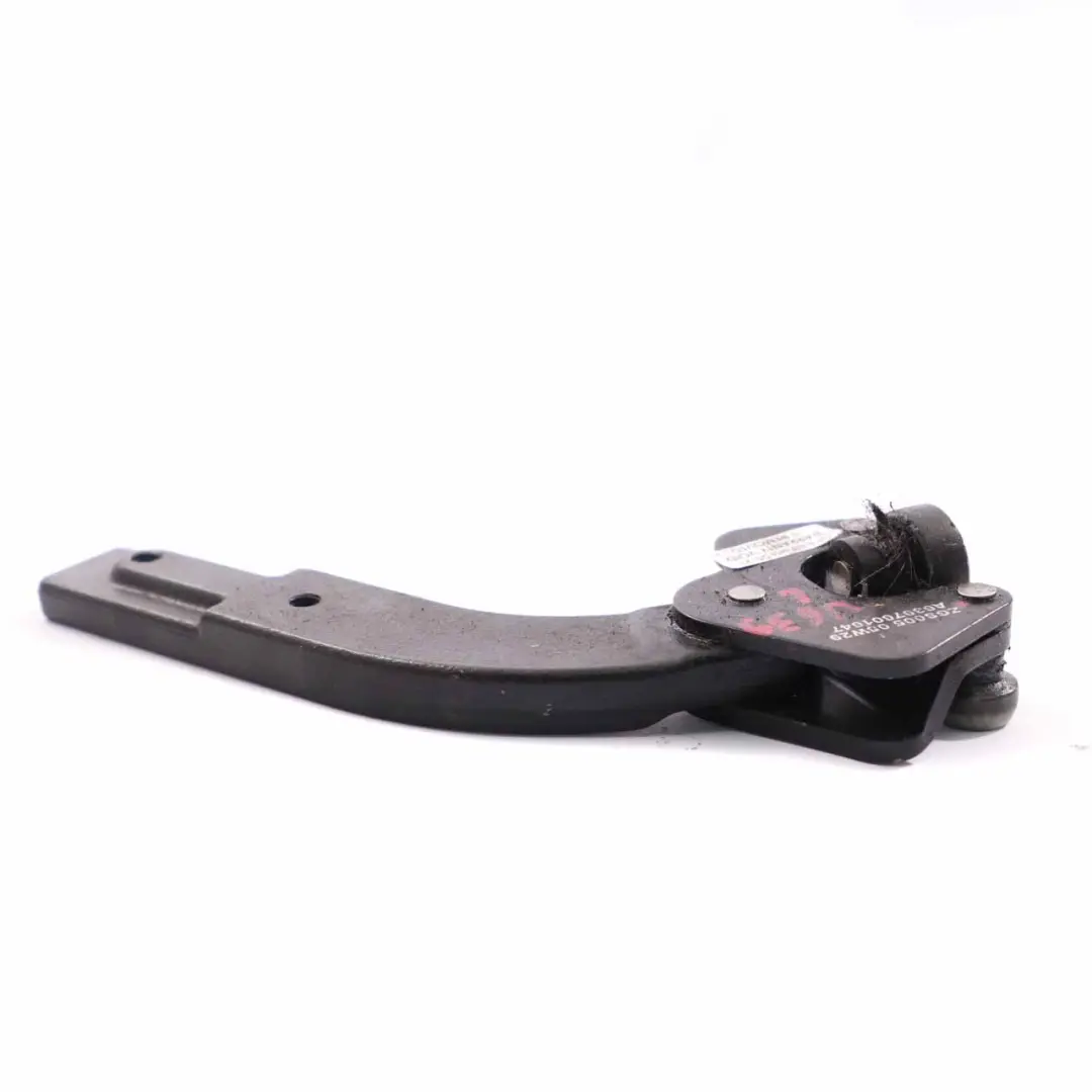 Mercedes Vito W639 porte coulissante bas gauche rouleau guide poulie - SKU A6397601647 - Numéro de pièce A6397601647