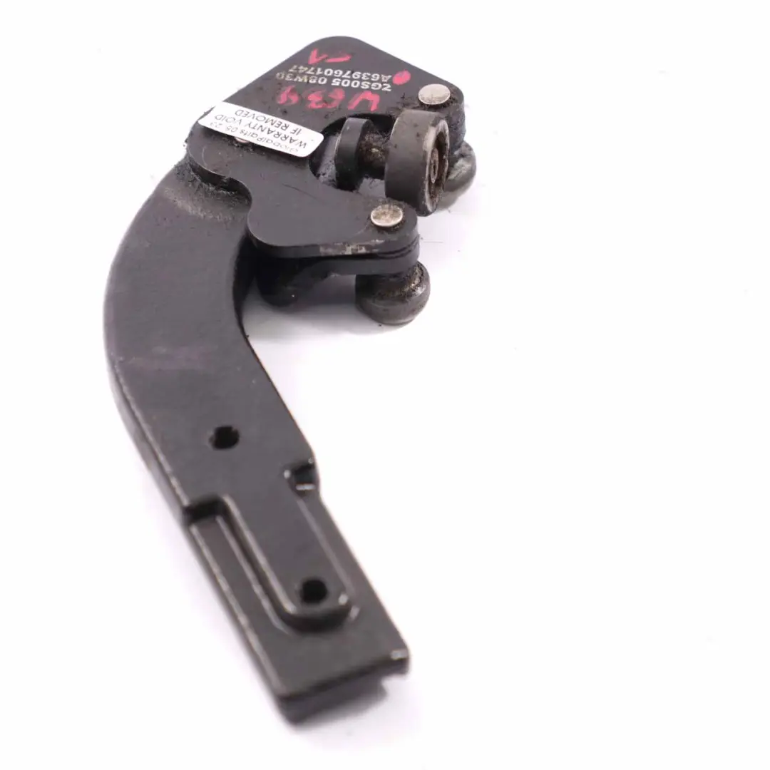 Schiebe Tür Unten Links Rollen Führung für Mercedes Vito W639 mit Teilenummer A6397601747 Mercedes Vito W639 Schiebe Tür Unten Links Rollen Führung - SKU A6397601747-1 - Teilenummer A6397601747