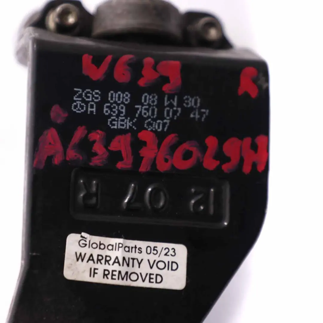 Schiebetür Zentral rechts Rollenführung A6397600747 für Mercedes W639 mit Teilenummer A6397602947 Mercedes W639 Schiebetür Zentral rechts Rollenführung A6397600747 - SKU A6397602947 - Teilenummer A6397602947