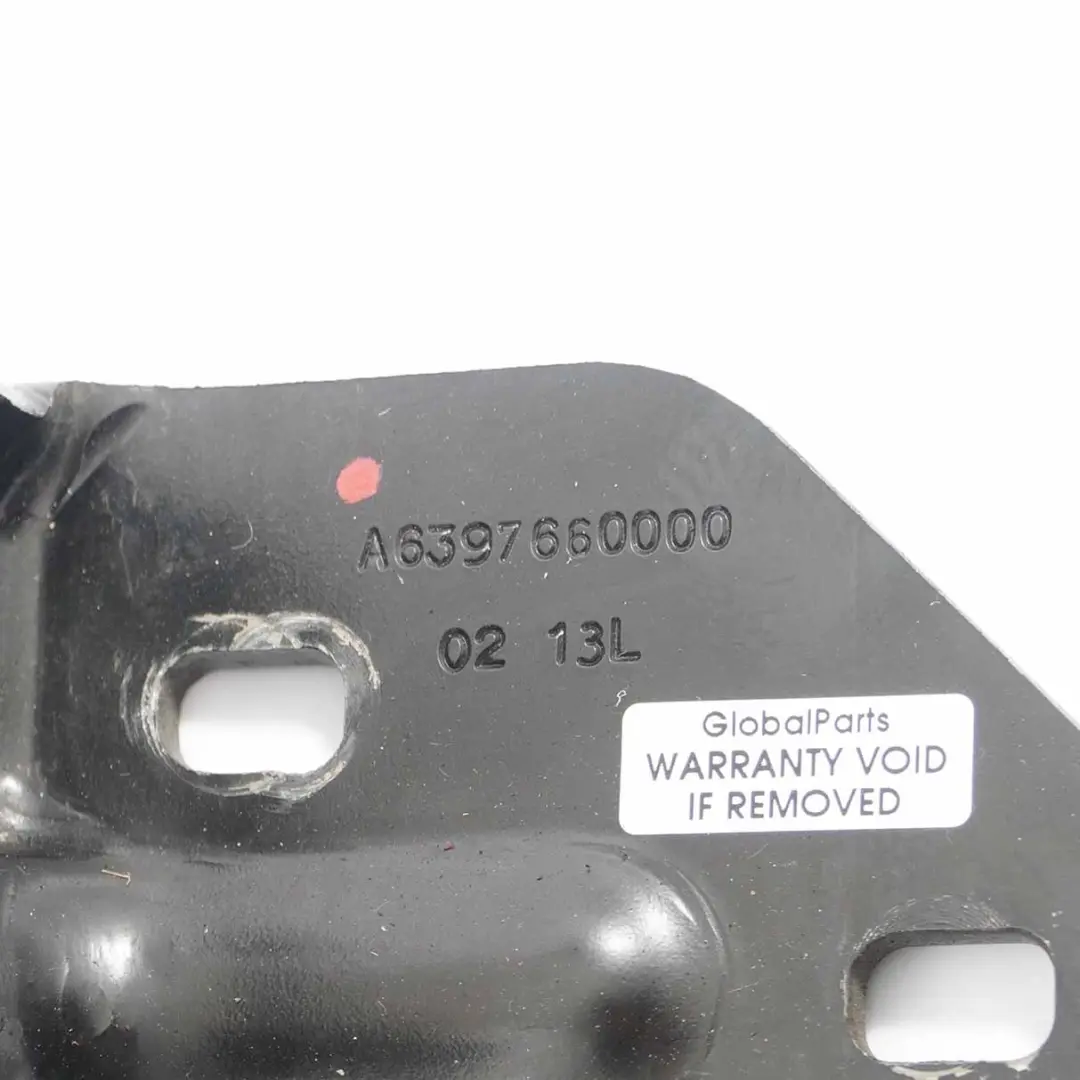 Hintere Schiebetür Unten Links Scharnier für Mercedes Vito W639 mit Teilenummer A6397660000 Mercedes Vito W639 Hintere Schiebetür Unten Links Scharnier - SKU A6397660000 - Teilenummer A6397660000