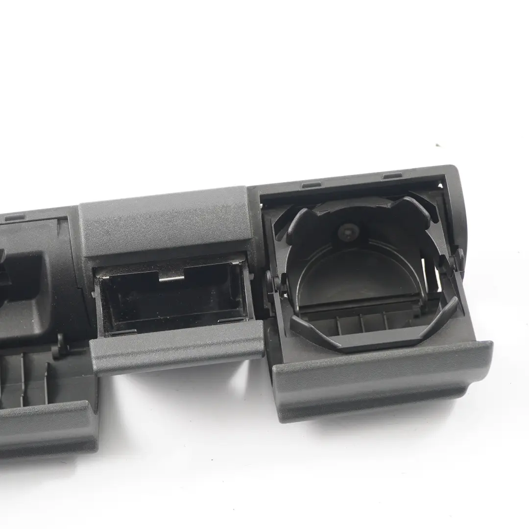 Hinten rechts Aschenbecher Tassenhalter Verkleidung für Mercedes W639 mit Teilenummer A6398100230 Mercedes W639 Hinten rechts Aschenbecher Tassenhalter Verkleidung - SKU A6398100230 - Teilenummer A6398100230