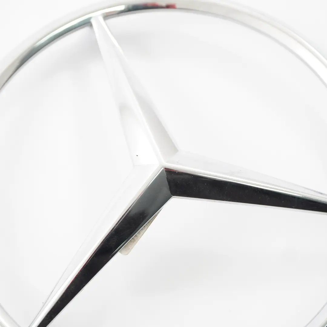 Emblemat Grill Logo Znaczek Przód do Mercedes Vito W639 o numerze A6398170016 Mercedes Vito W639 Emblemat Grill Logo Znaczek Przód - SKU A6398170016-1 - Numer Części A6398170016