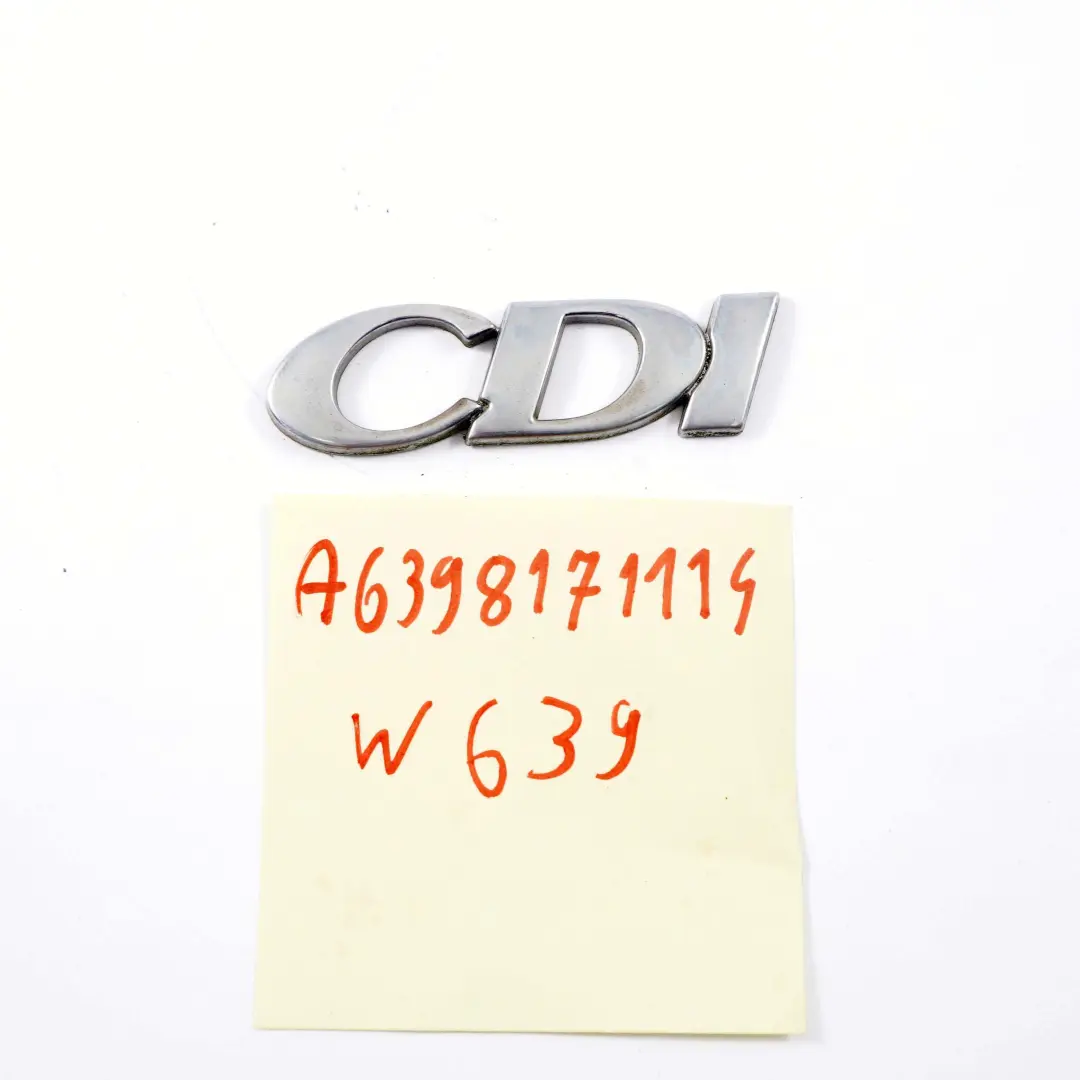 Emblema Bagagliaio Diesel Portellone Posteriore Aderito CDI per Mercedes W639 con numero di parte A6398171114 Mercedes W639 Emblema Bagagliaio Diesel Portellone Posteriore Aderito CDI - SKU A6398171114 - Numero di parte A6398171114