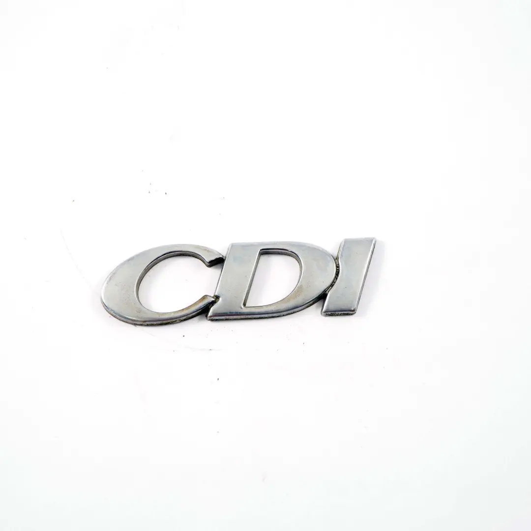 Emblema Bagagliaio Diesel Portellone Posteriore Aderito CDI per Mercedes W639 con numero di parte A6398171114 Mercedes W639 Emblema Bagagliaio Diesel Portellone Posteriore Aderito CDI - SKU A6398171114 - Numero di parte A6398171114