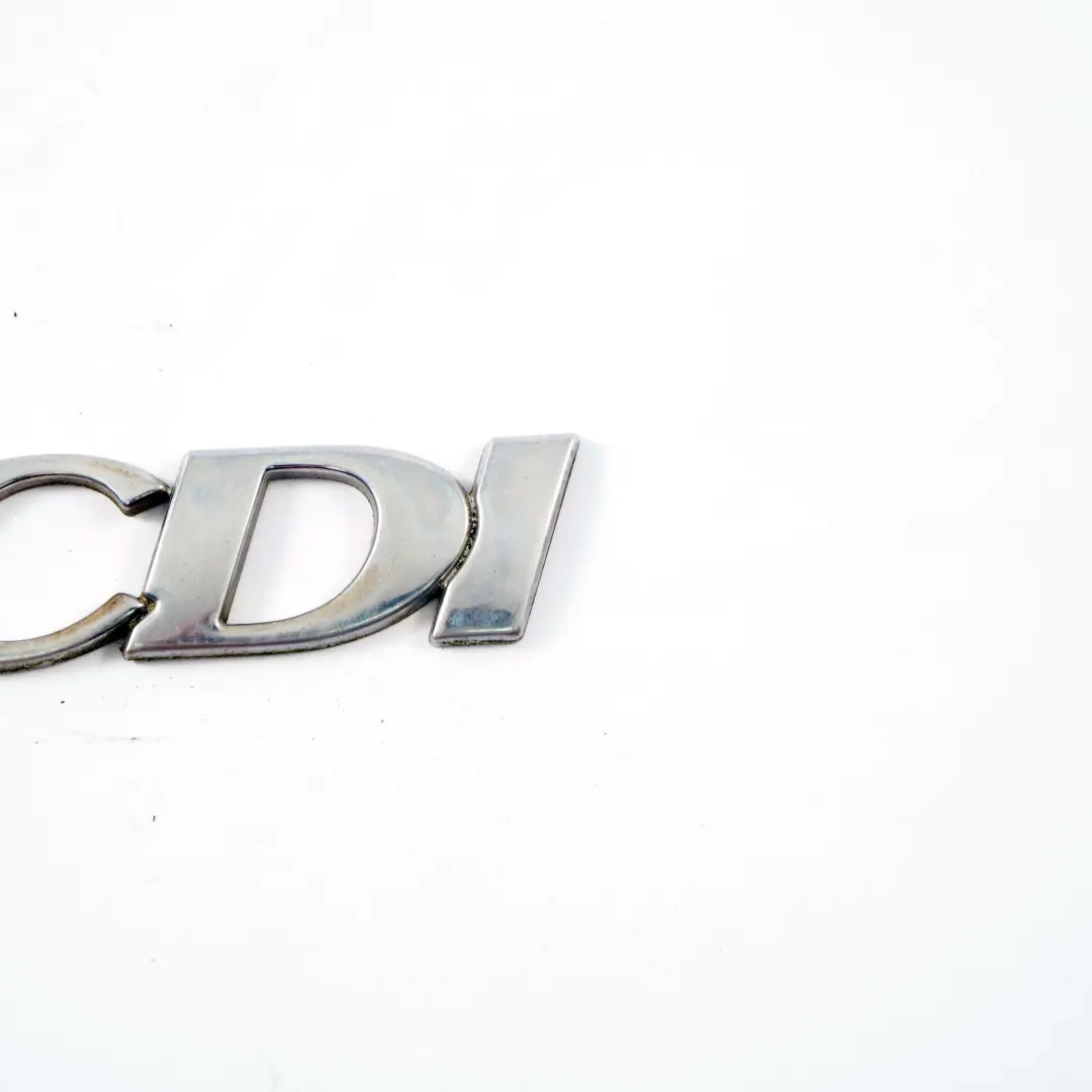 Emblema Bagagliaio Diesel Portellone Posteriore Aderito CDI per Mercedes W639 con numero di parte A6398171114 Mercedes W639 Emblema Bagagliaio Diesel Portellone Posteriore Aderito CDI - SKU A6398171114 - Numero di parte A6398171114