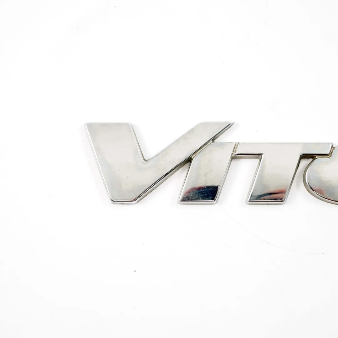 Emblema Maletero Trasero Boot Tailgate Adherido Lettering Vito para Mercedes W639 con número de pieza A6398171314 Mercedes W639 Emblema Maletero Trasero Boot Tailgate Adherido Lettering Vito - SKU A6398171314 - Número de pieza A6398171314