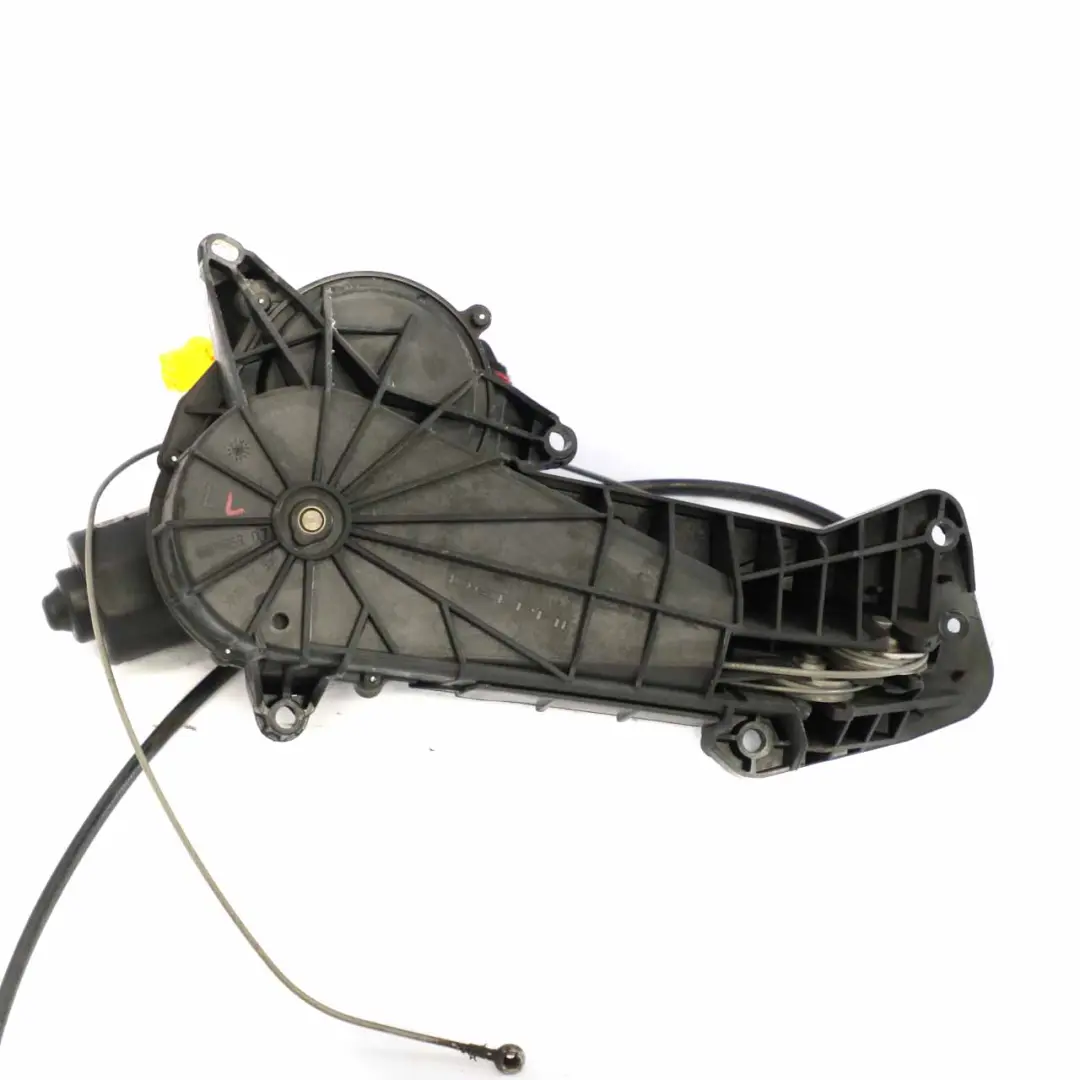 Actuador motor accionamiento puerta corredera lateral izquierda para Mercedes W639 con número de pieza A6398200142 Mercedes W639 Actuador motor accionamiento puerta corredera lateral izquierda - SKU A6398200142 - Número de pieza A6398200142