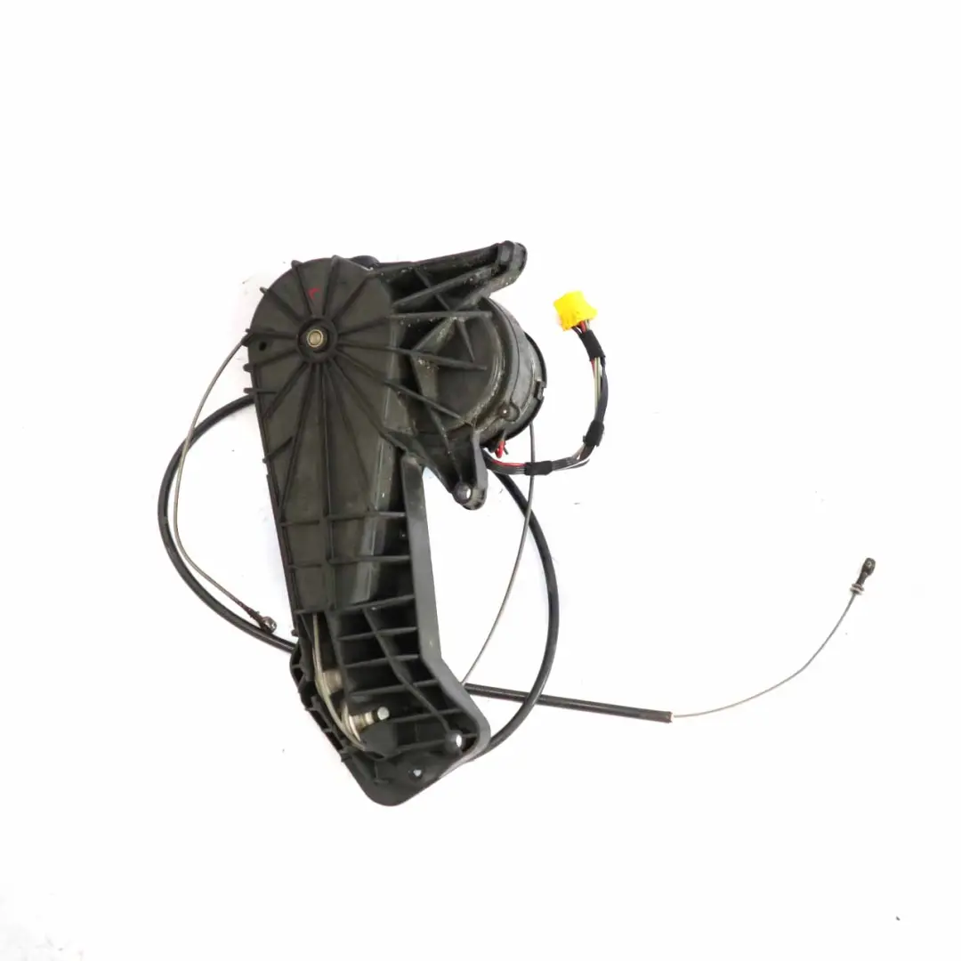 Actuador motor accionamiento puerta corredera lateral izquierda para Mercedes W639 con número de pieza A6398200142 Mercedes W639 Actuador motor accionamiento puerta corredera lateral izquierda - SKU A6398200142 - Número de pieza A6398200142