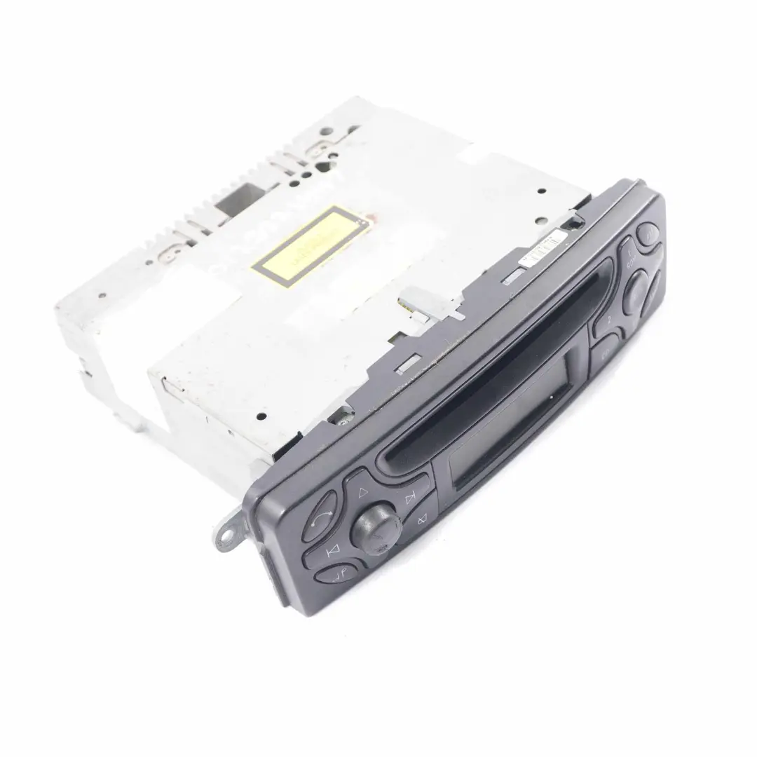 Radio Mercedes W639 W906 Unidad principal de audio estéreo A9069006001 para CD con número de pieza A6398200186 CD Radio Mercedes W639 W906 Unidad principal de audio estéreo A9069006001 - SKU A6398200186 - Número de pieza A6398200186