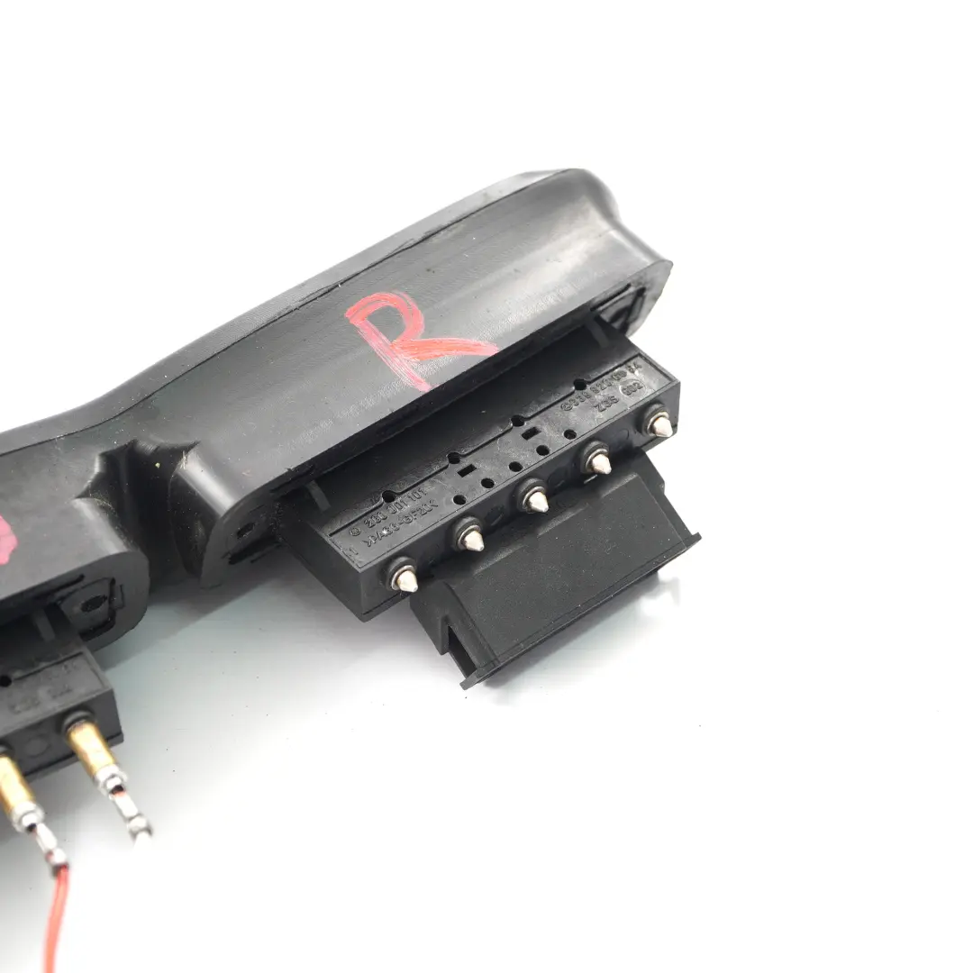 Interruttore contatto Mercedes W639 Porte laterali scorrevoli destra sinistra per con numero di parte A6398200554 Interruttore contatto Mercedes W639 Porte laterali scorrevoli destra sinistra - SKU A6398200554-1 - Numero di parte A6398200554