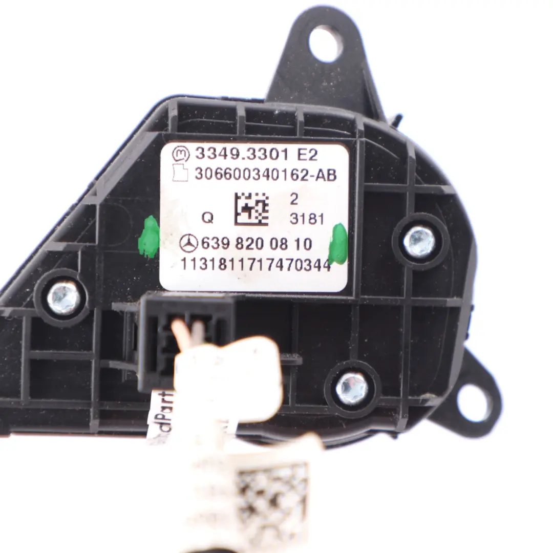 Steering Wheel Control Button Switches A6398200138 to Mercedes Vito W639 with Part number A6398200810 Mercedes Vito W639 Steering Wheel Control Button Switches A6398200138 - SKU A6398200810 - Part number A6398200810