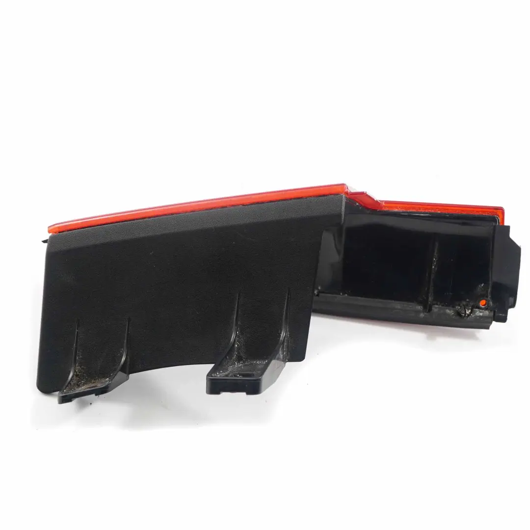  Réflecteur Lampe Mercedes W639 Vito Réflexion Porte Arrière Droite - SKU A6398200864 - Numéro de pièce A6398200864