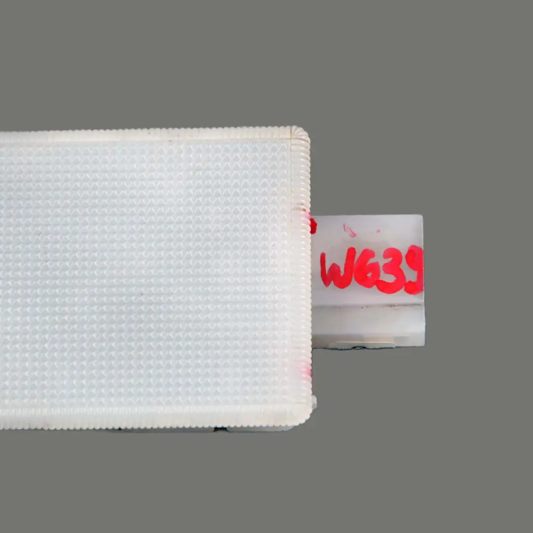 Mercedes Vito W639 Lampe Interieure De Lecture Couverture Blanche - SKU A6398200901 - Numéro de pièce A6398200901