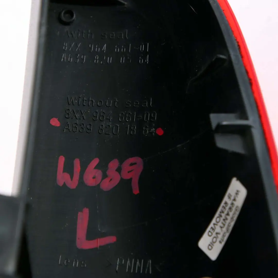 Odblask Nakładka Lampy Lewy Tył Lewa Tylna do Mercedes W639 o numerze A6398201864 Mercedes W639 Odblask Nakładka Lampy Lewy Tył Lewa Tylna - SKU A6398201864 - Numer Części A6398201864