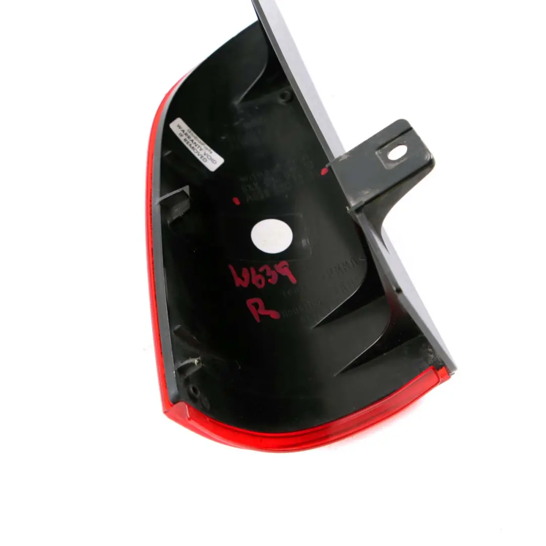 Lampe Reflektor Hinten Rechts Tür Reflektion für Mercedes W639 Vito mit Teilenummer A6398201964 Mercedes W639 Vito Lampe Reflektor Hinten Rechts Tür Reflektion - SKU A6398201964 - Teilenummer A6398201964