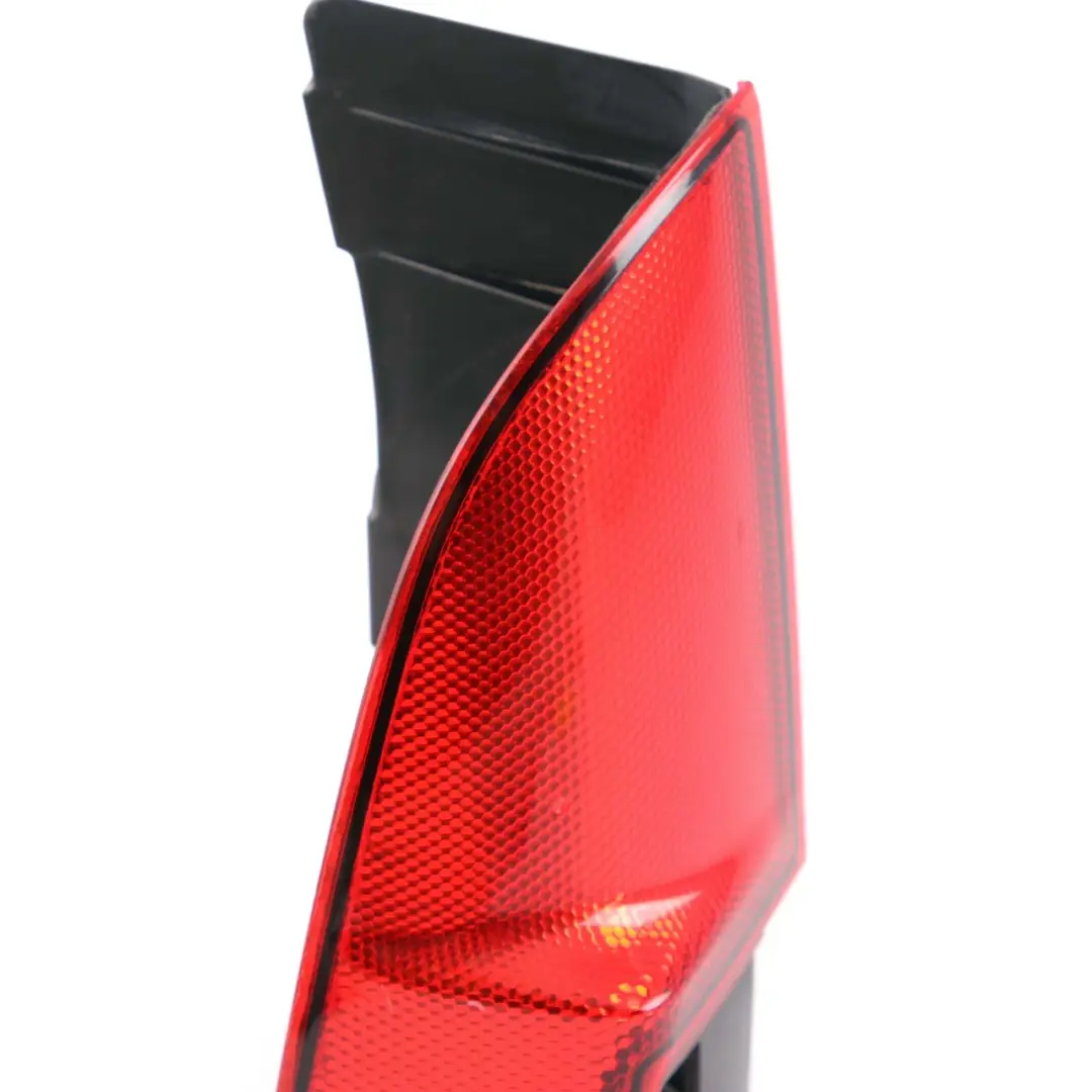 Reflector Mercedes W639 Vito Puerta Trasera Izquierda Reflector para con número de pieza A6398202064 Reflector Mercedes W639 Vito Puerta Trasera Izquierda Reflector - SKU A6398202064 - Número de pieza A6398202064