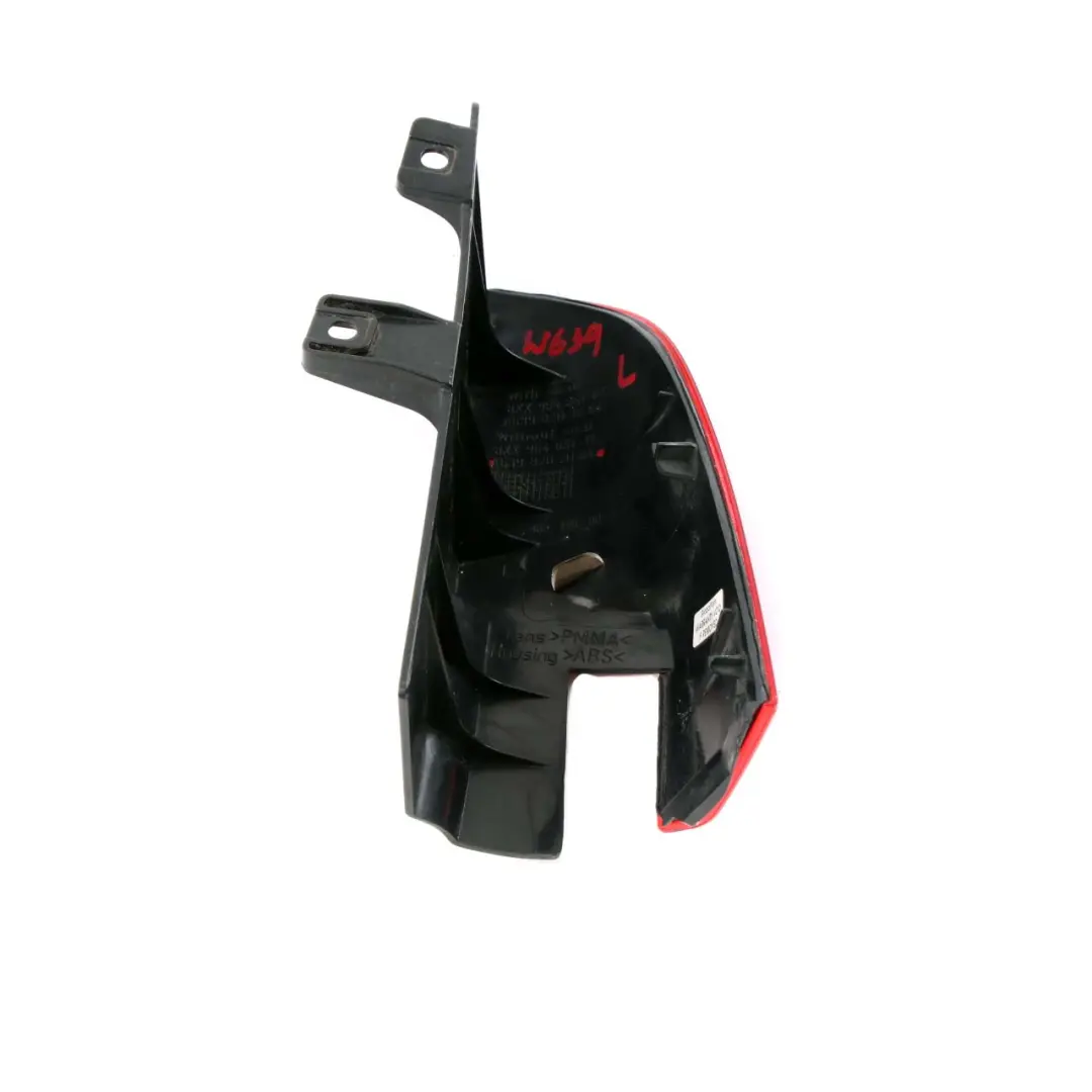 Reflector Mercedes W639 Vito Puerta Trasera Izquierda Reflector para con número de pieza A6398202064 Reflector Mercedes W639 Vito Puerta Trasera Izquierda Reflector - SKU A6398202064 - Número de pieza A6398202064