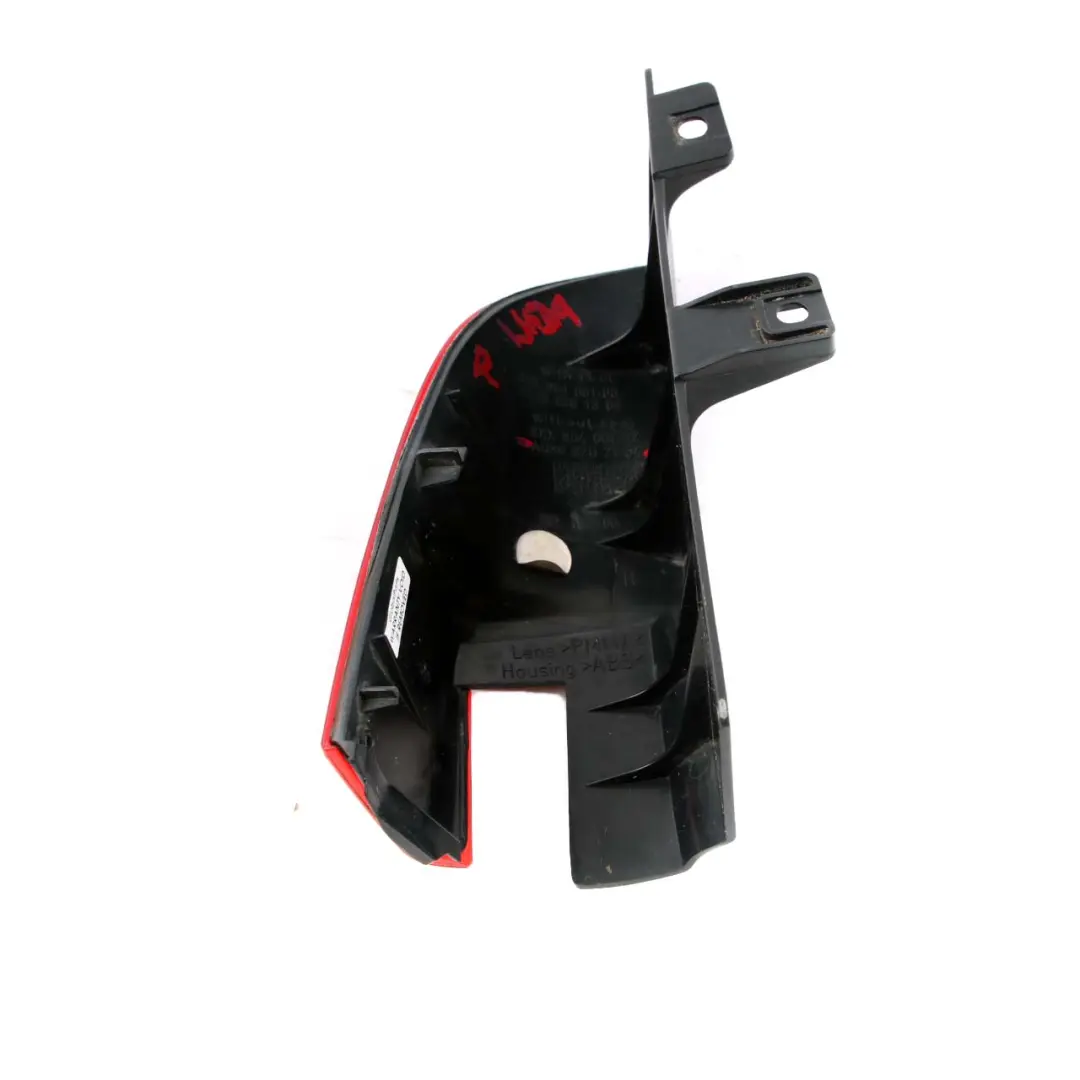 Odblask Światło Prawy Tył Tylne do Mercedes W639 Vito o numerze A6398202164 Mercedes W639 Vito Odblask Światło Prawy Tył Tylne - SKU A6398202164 - Numer Części A6398202164