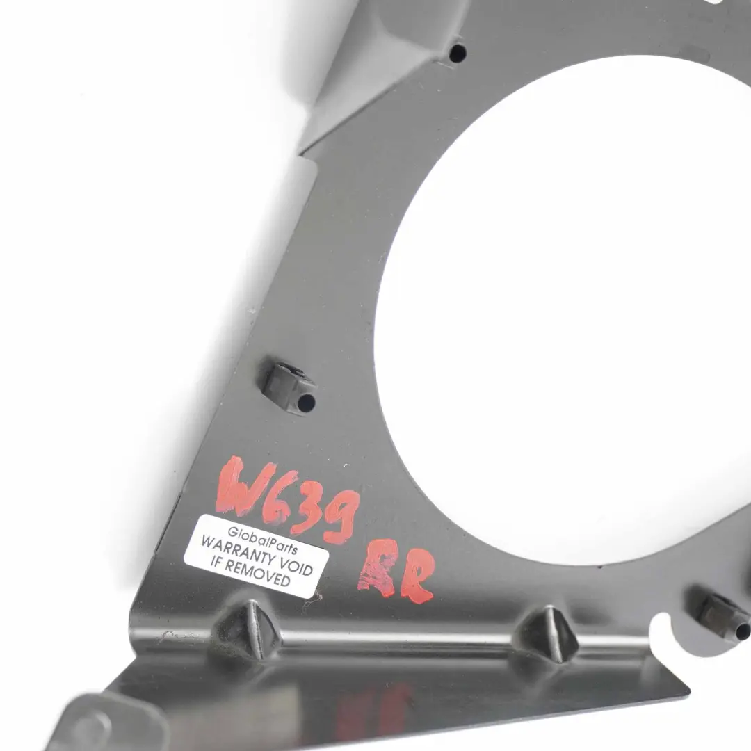 Staffa Posteriore Montaggio Copertina Destra per Mercedes Vito W639 con numero di parte A6398270414 Mercedes Vito W639 Staffa Posteriore Montaggio Copertina Destra - SKU A6398270414 - Numero di parte A6398270414