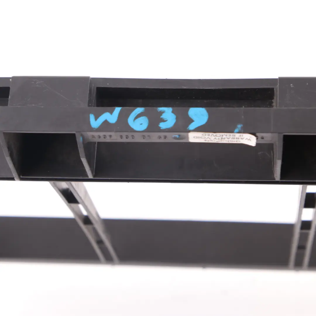 Couvercle de filtre à air pour Mercedes Vito W639 à propos du numéro de pièce A6398300165 Mercedes Vito W639 Couvercle de filtre à air - SKU A6398300165 - Numéro de pièce A6398300165