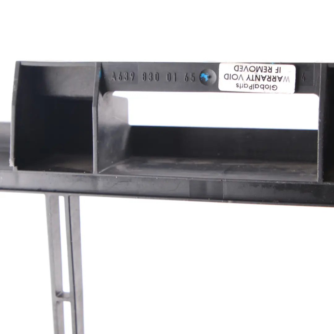 Couvercle de filtre à air pour Mercedes Vito W639 à propos du numéro de pièce A6398300165 Mercedes Vito W639 Couvercle de filtre à air - SKU A6398300165 - Numéro de pièce A6398300165