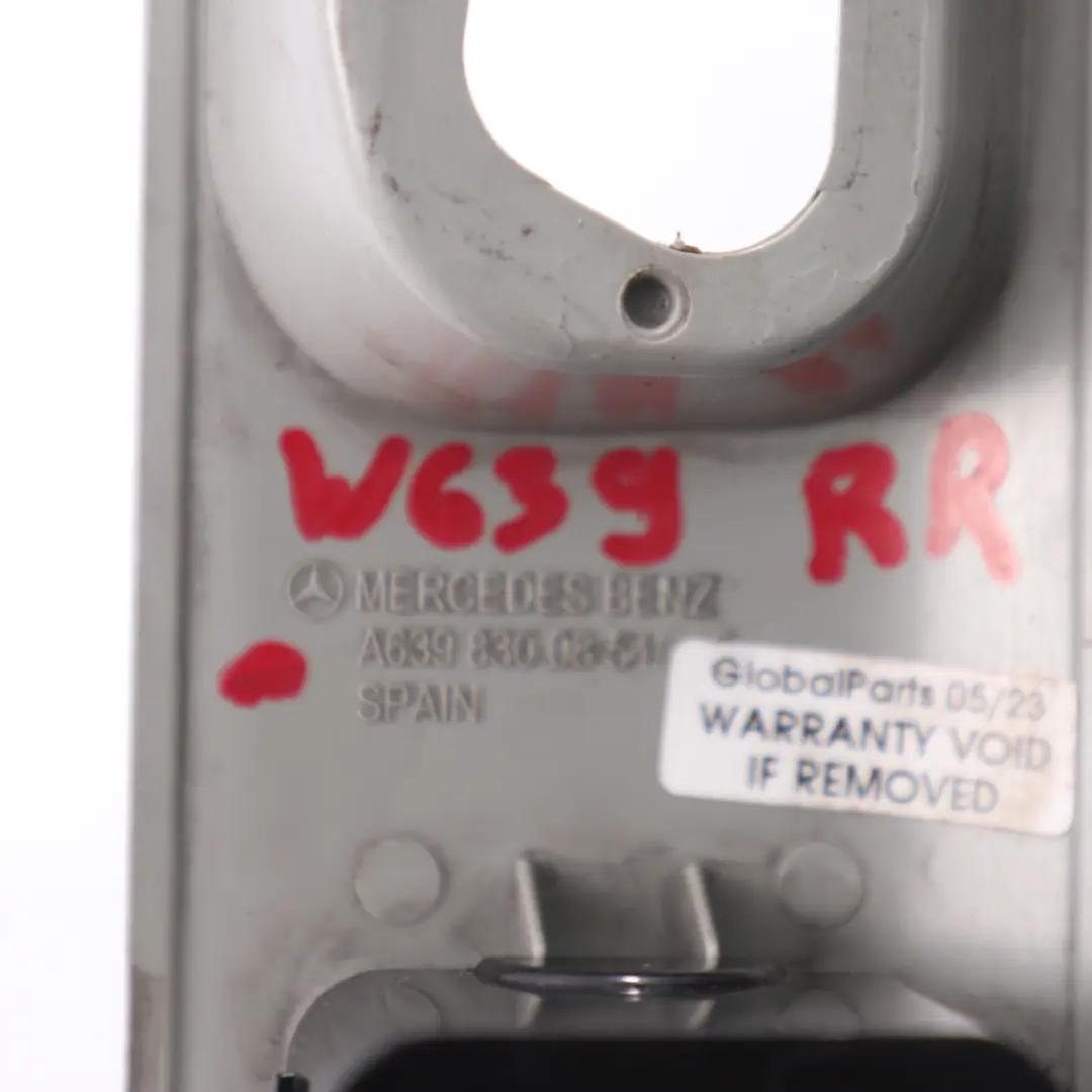 Lüftungsgitter hinten rechts Dach verkleidung Düse für Mercedes W639 mit Teilenummer A6398300854 Mercedes W639 Lüftungsgitter hinten rechts Dach verkleidung Düse - SKU A6398300854 - Teilenummer A6398300854