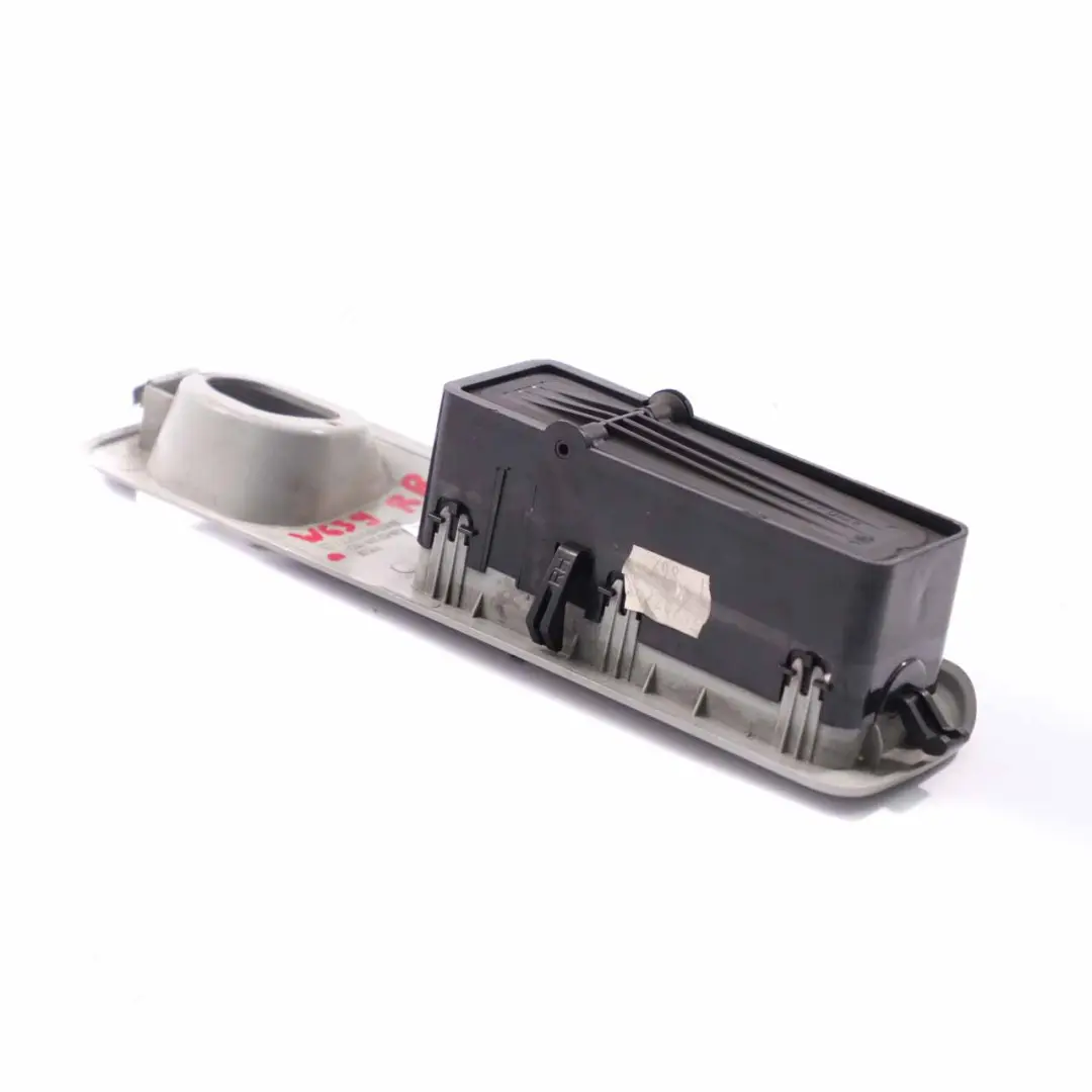 Rejilla ventilación Tobera techo trasera derecha para Mercedes Vito W639 con número de pieza A6398300854 Mercedes Vito W639 Rejilla ventilación Tobera techo trasera derecha - SKU A6398300854 - Número de pieza A6398300854