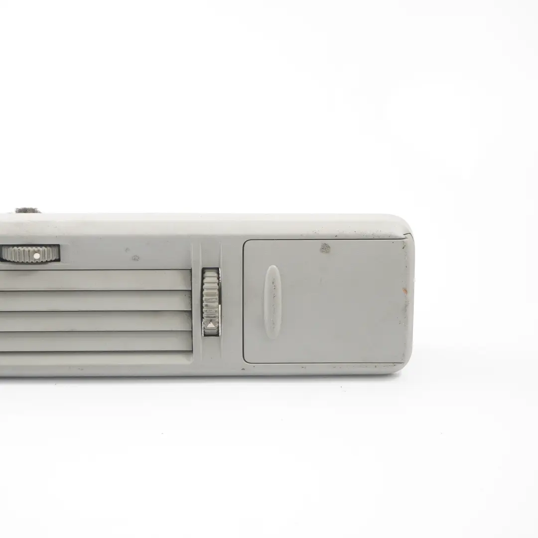 Kratka Nawiewu Prawa Szara do Mercedes Vito W639 o numerze A6398302054 Mercedes Vito W639 Kratka Nawiewu Prawa Szara - SKU A6398302054 - Numer Części A6398302054