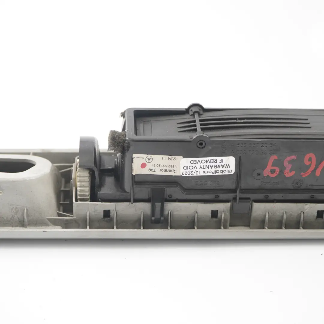 Mercedes Vito W639 Aire Ventilación Rejilla Tobera derecha Gris - SKU A6398302054 - Número de pieza A6398302054