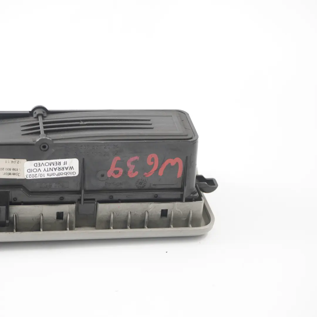 Lüft ungsgitter rechts Dach verkleidung Düse grau für Mercedes Vito W639 mit Teilenummer A6398302054 Mercedes Vito W639 Lüft ungsgitter rechts Dach verkleidung Düse grau - SKU A6398302054 - Teilenummer A6398302054